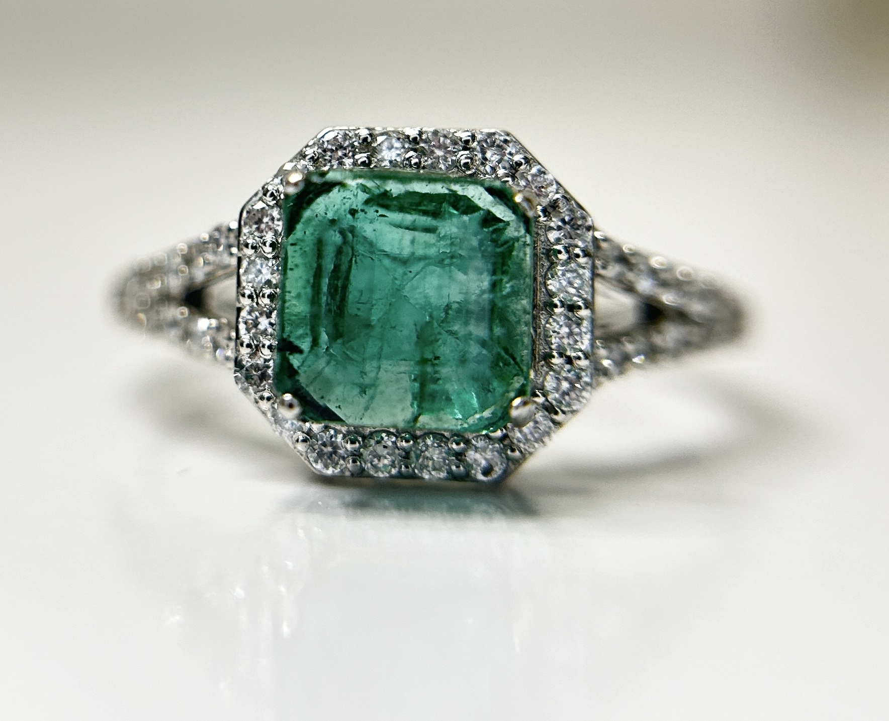 Beautiful 1.64 CT Natural Emerald Ring With Natural Diamonds & Platinum 950 - Image 8 of 10