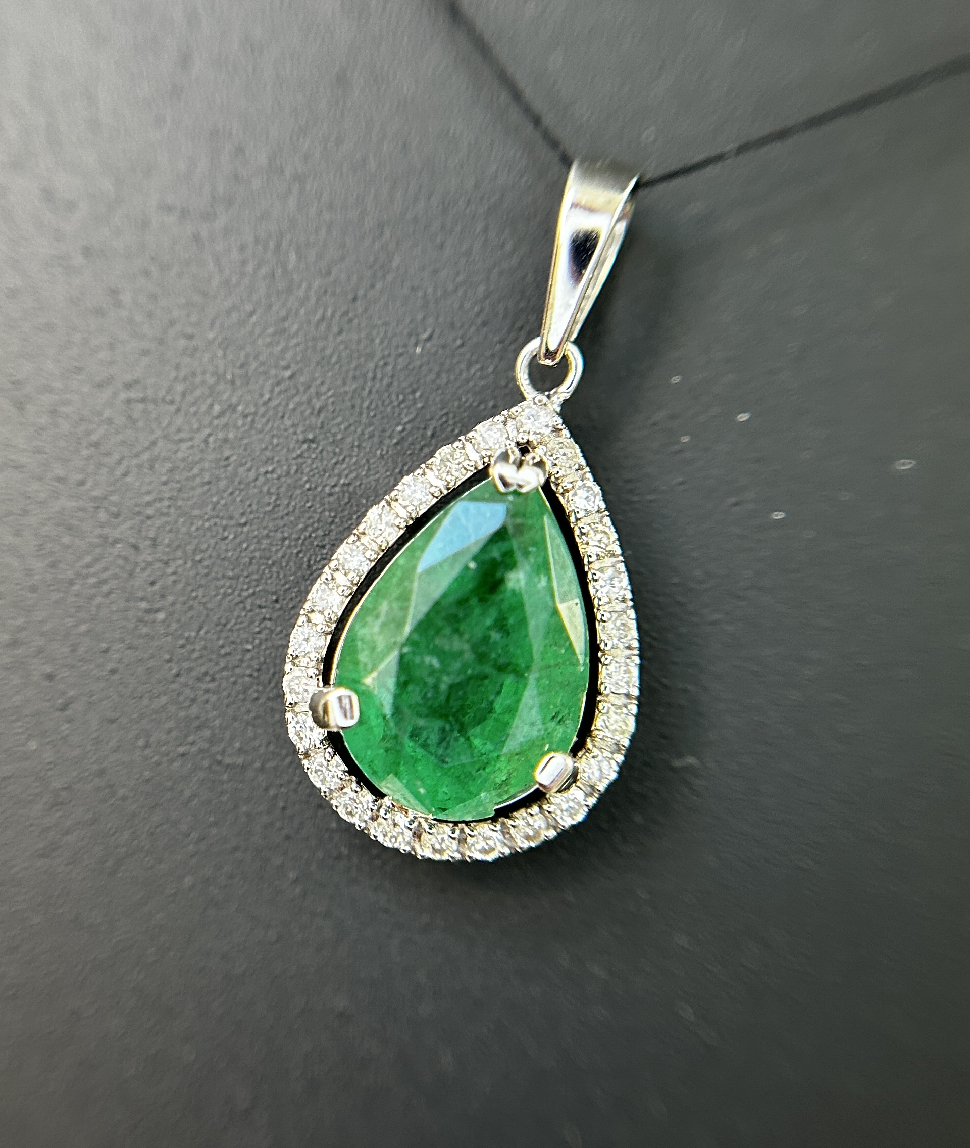 Beautiful Natural Emerald 4.16CT With Natural Diamonds & 18k Gold - Image 6 of 10