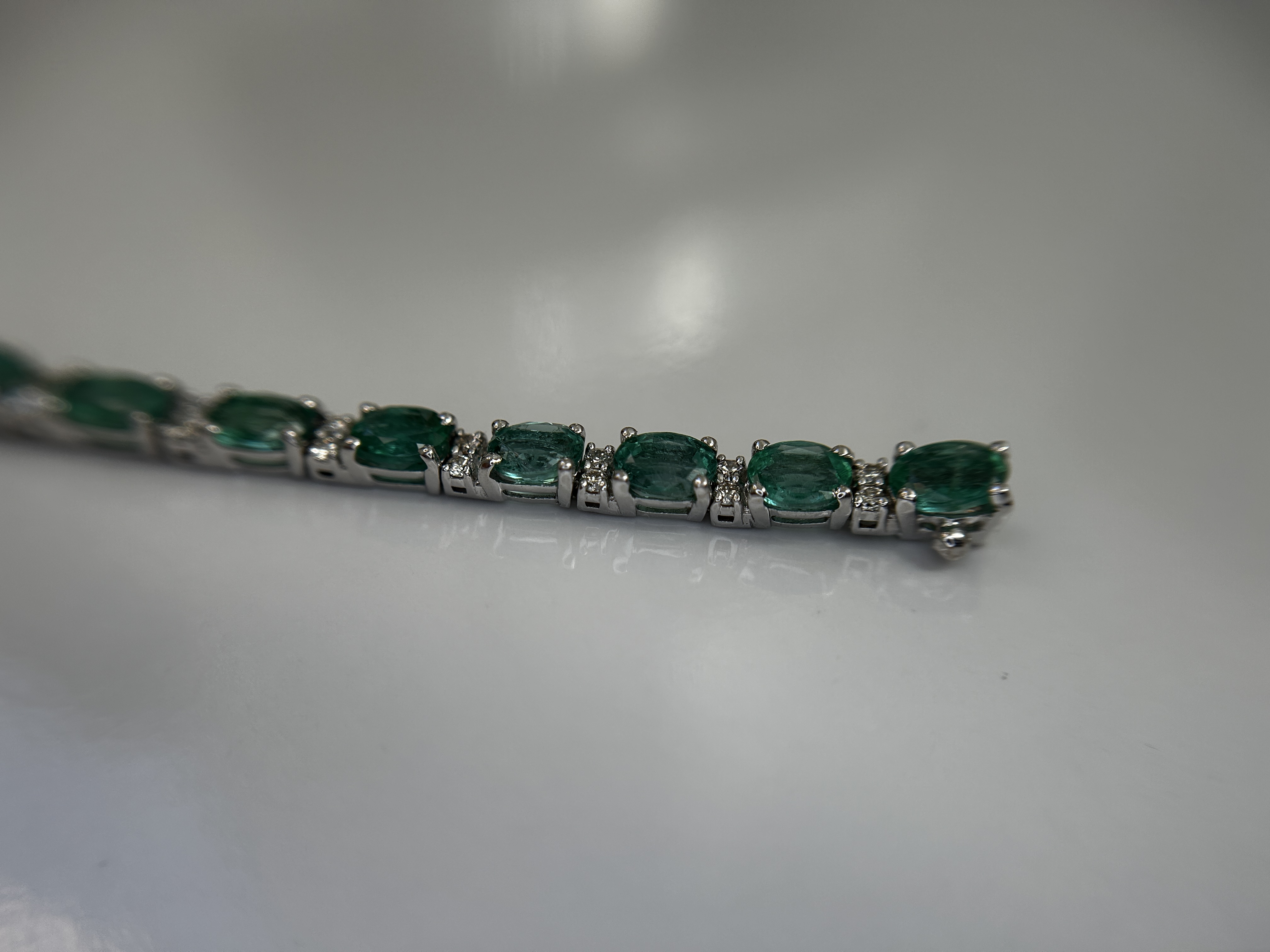 Beautiful 11.10 CTS Natural Emerald Bracelet With Natural Diamonds&18k Gold - Image 10 of 13