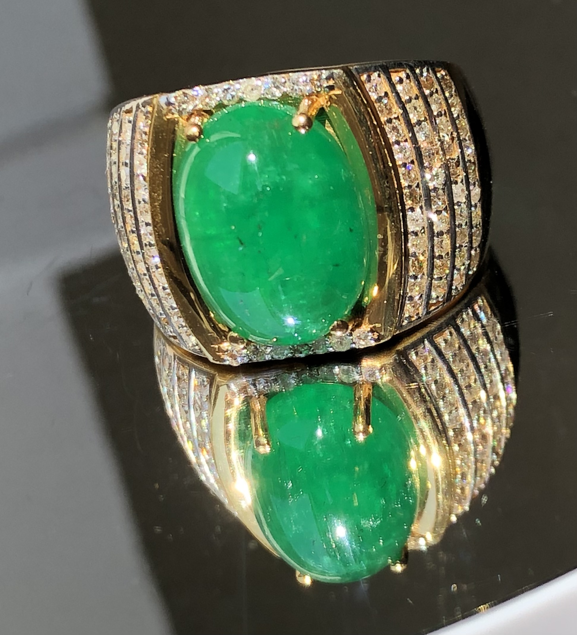 Beautiful 10.97 Carat Natural Emerald Man Ring With Natural Diamonds and 18k Gold - Image 3 of 7