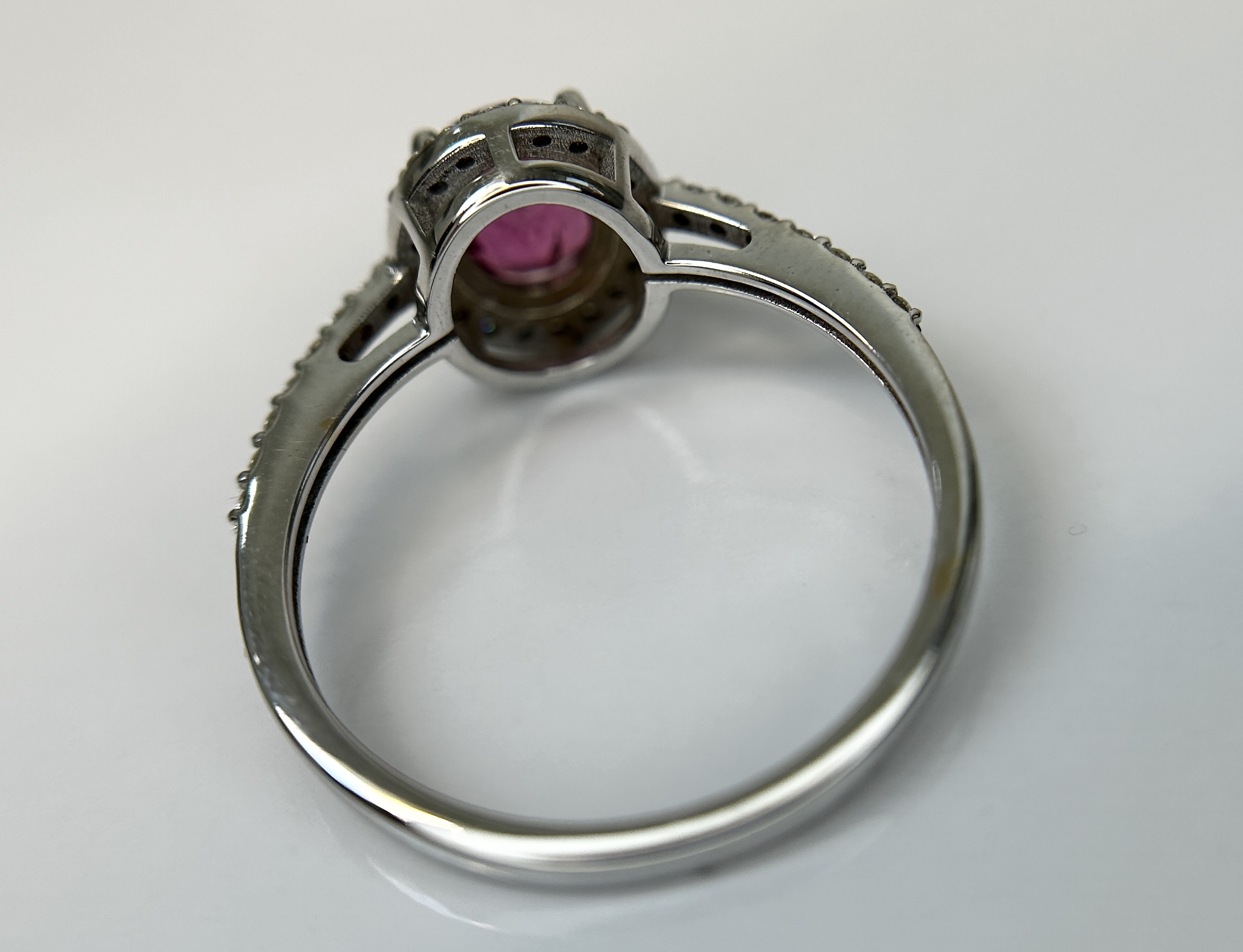 Beautiful Natural Tourmaline Rubellite Ring With Diamonds and 18k Gold - Image 5 of 8