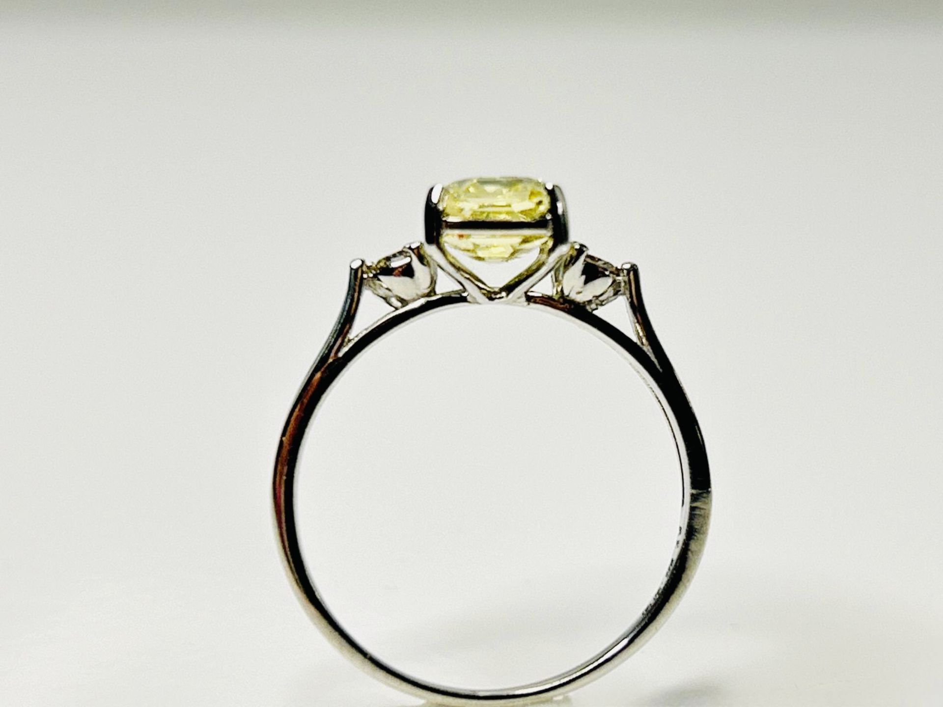 Beautiful Unheated Untreated Natural Ceylon yellow Sapphire Diamonds & Platinum - Image 6 of 7
