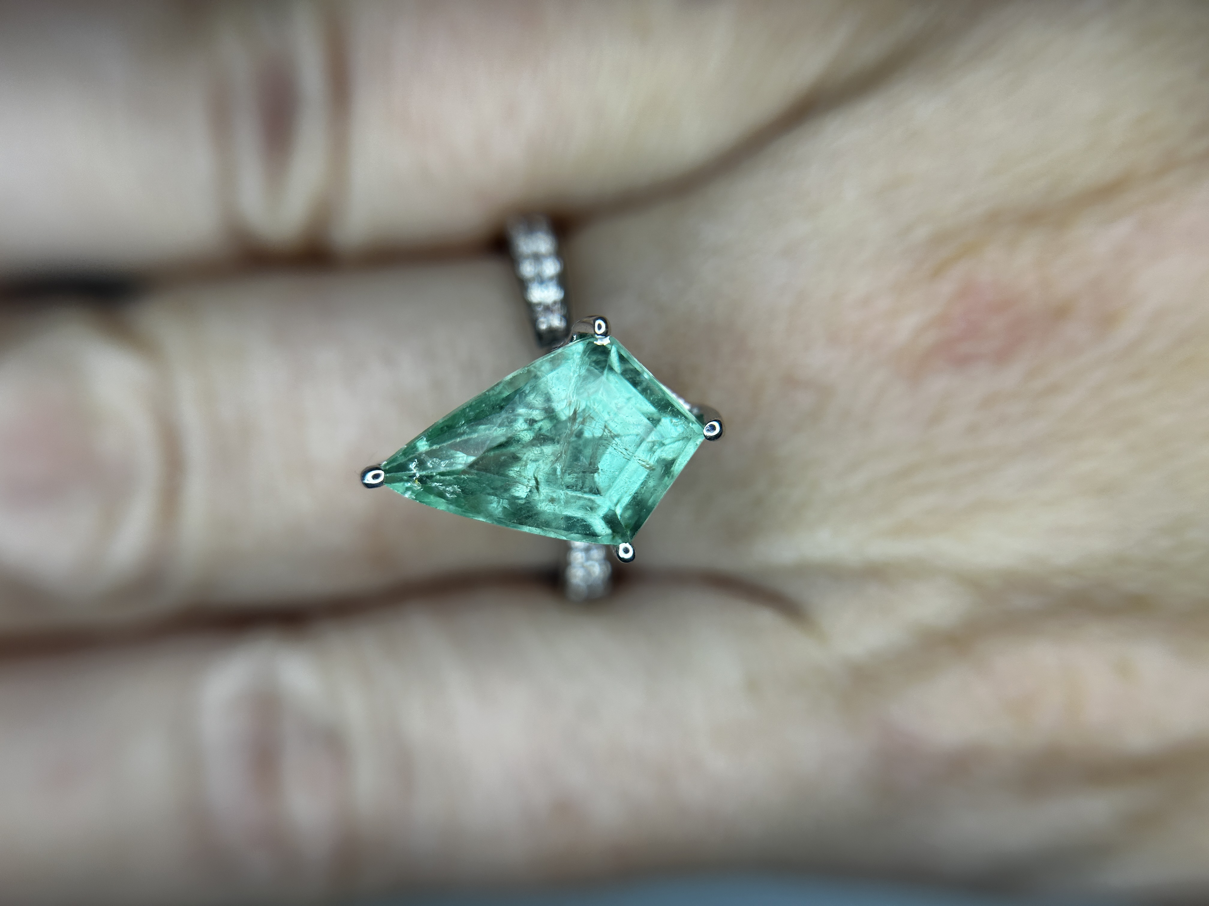 Beautiful Natural Columbian Emerald 3.63 CT With Natural Diamonds & 14k Gold - Bild 12 aus 13