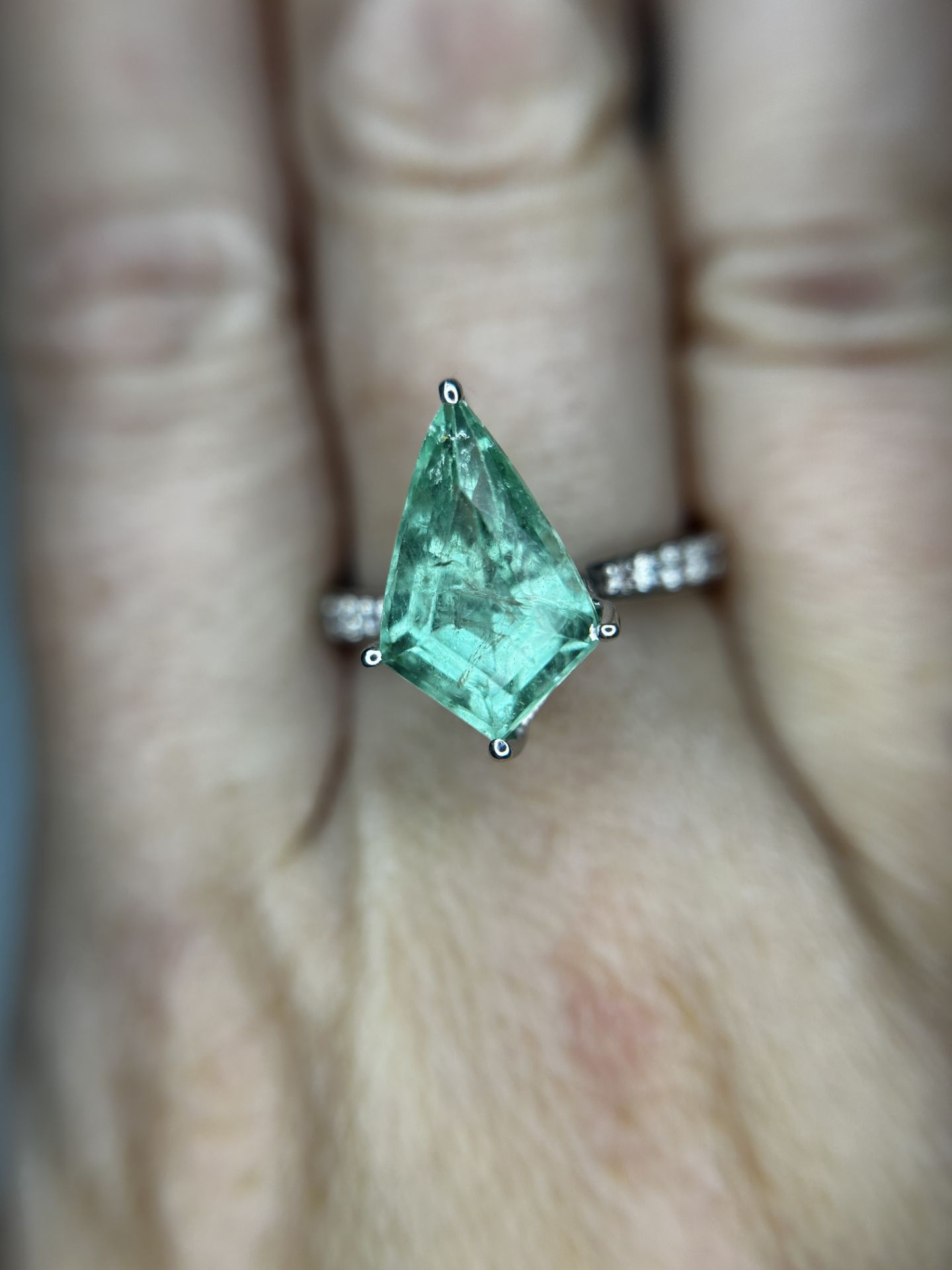 Beautiful Natural Columbian Emerald 3.63 CT With Natural Diamonds & 14k Gold - Image 12 of 13