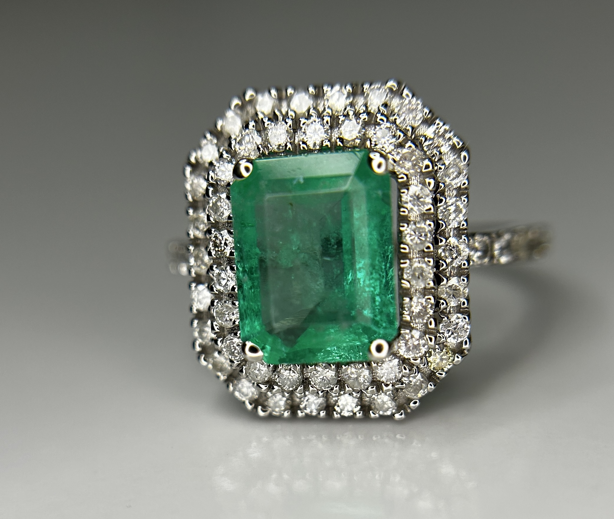 Beautiful Natural Columbian Emerald 2.23 CT With Natural Diamonds & 18k Gold - Image 6 of 14