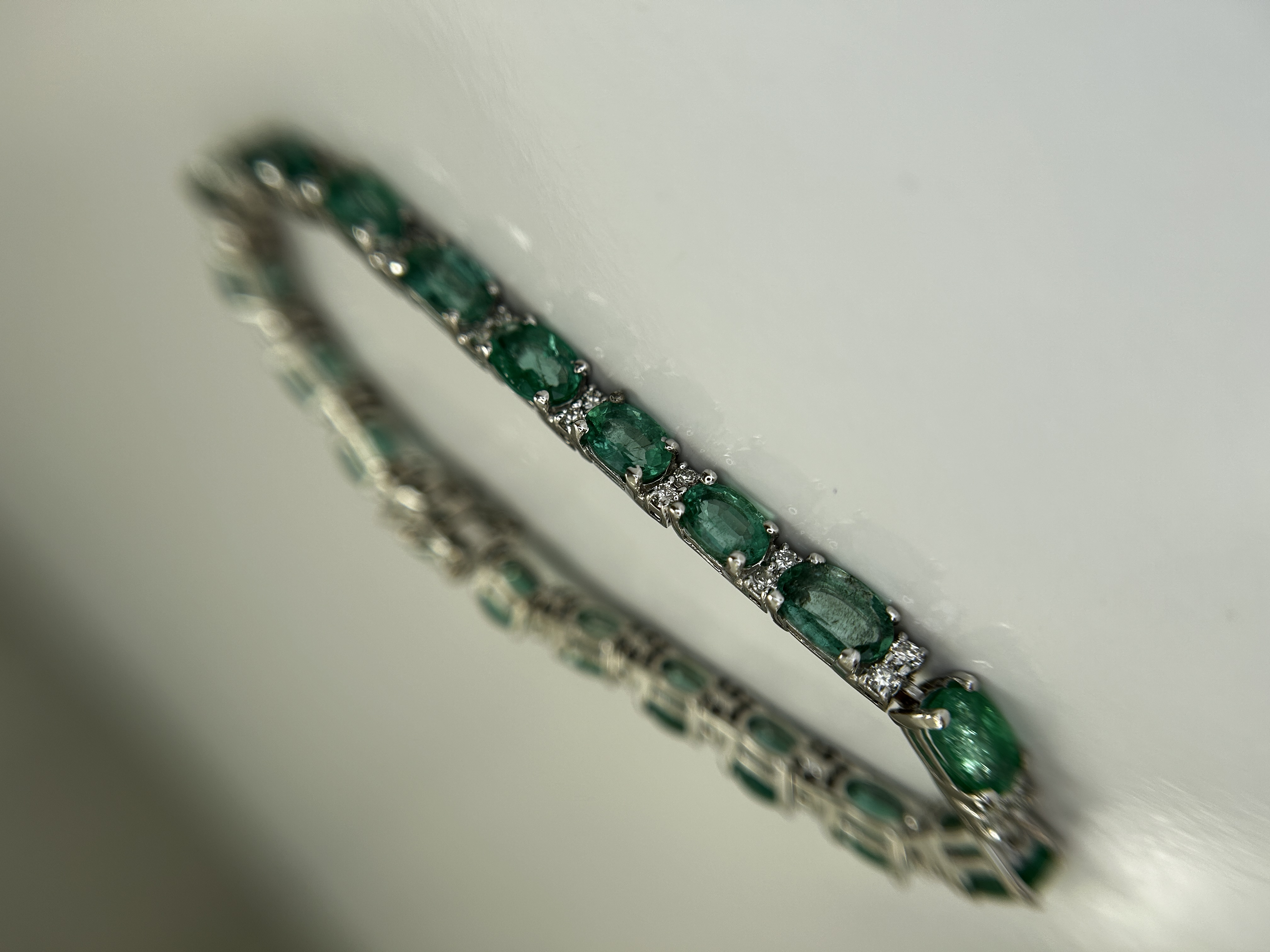 Beautiful 11.10 CTS Natural Emerald Bracelet With Natural Diamonds&18k Gold - Image 11 of 13