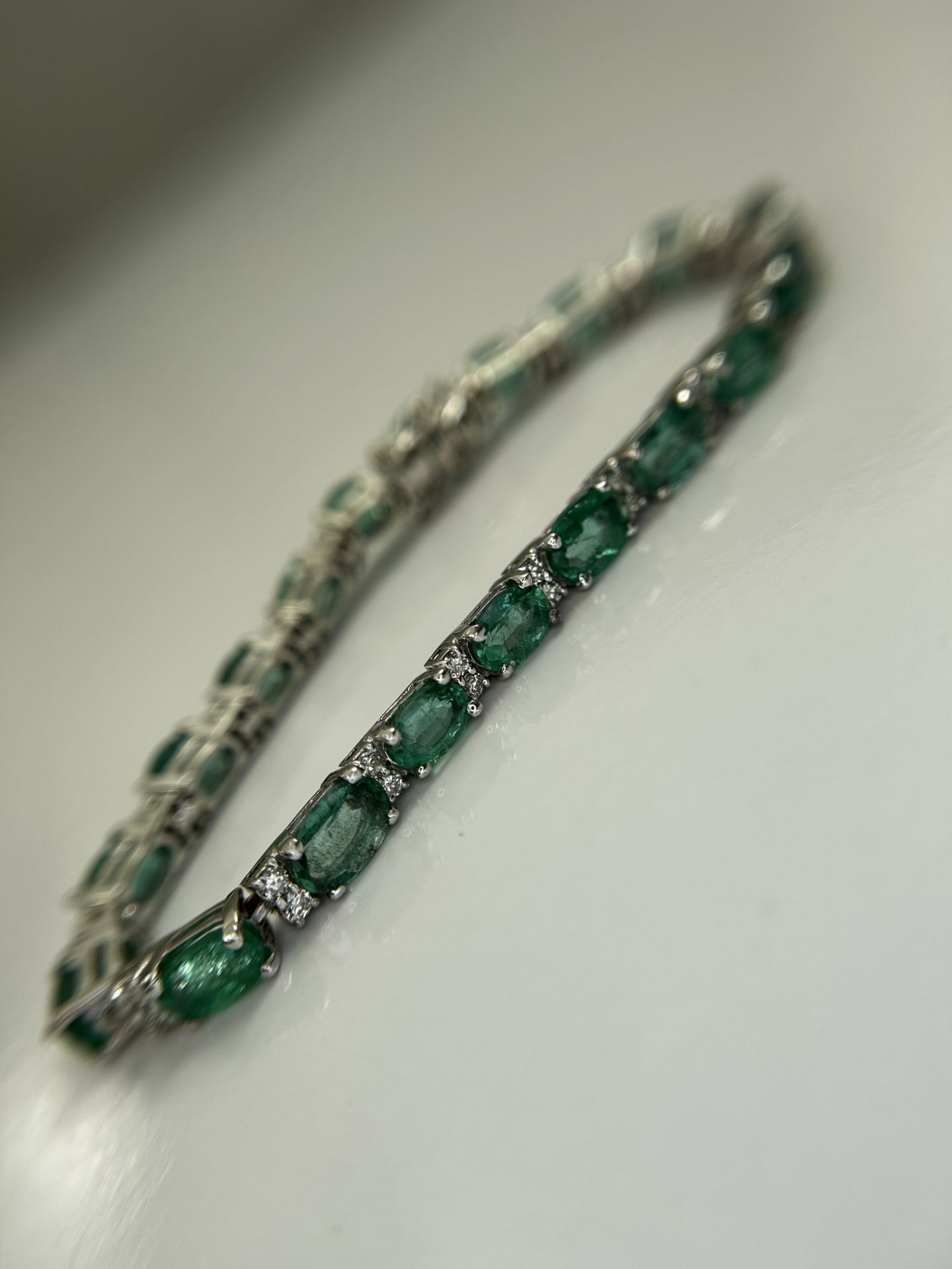 Beautiful 11.10 CTS Natural Emerald Bracelet With Natural Diamonds&18k Gold - Image 11 of 13