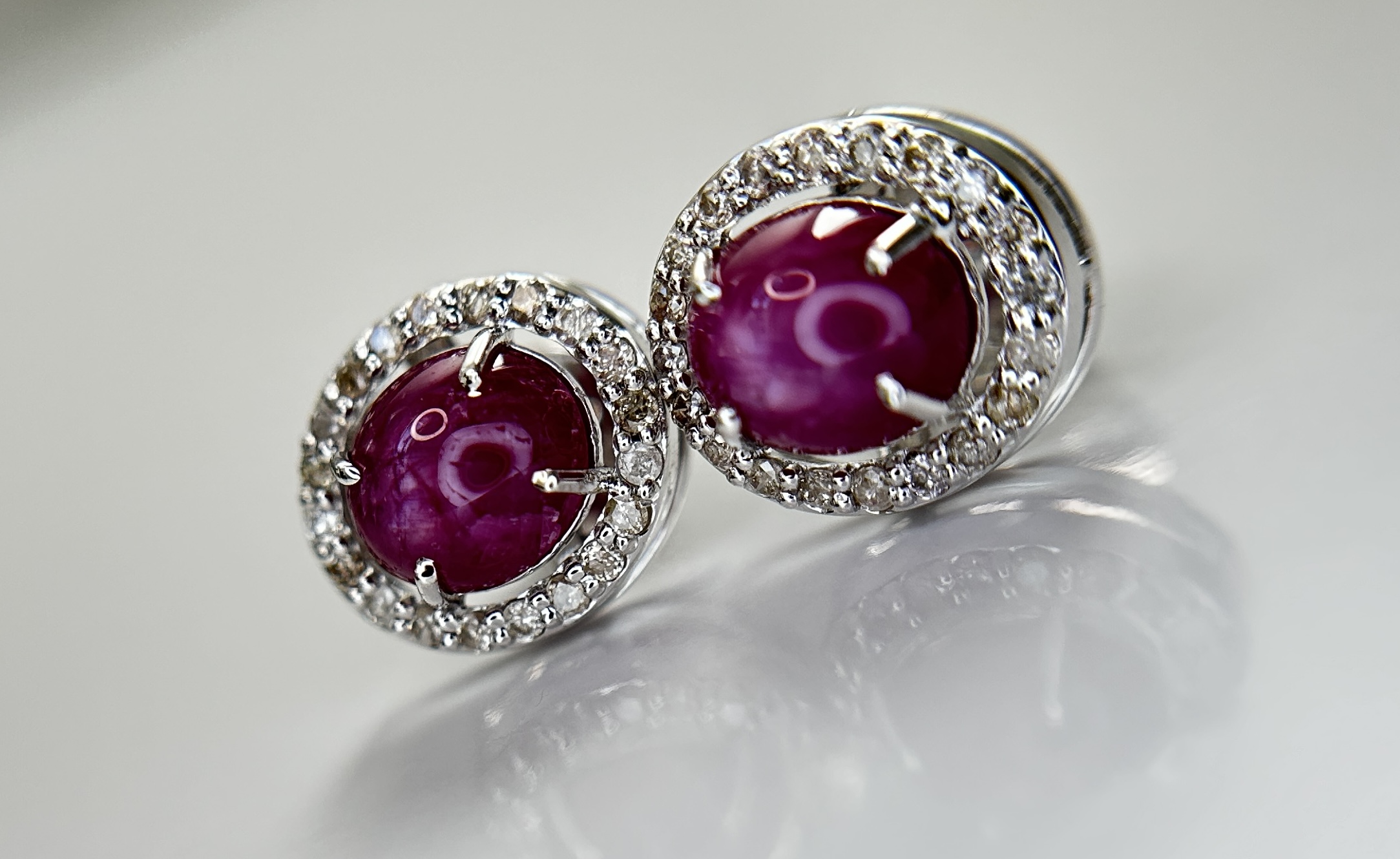 Beautiful Natural Star Ruby Earrings 3.21CT With Natural Diamonds & 18k Gold - Image 8 of 12