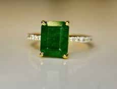 Beautiful Natural Emerald 2.96 CT With Natural Diamonds & 18k Gold