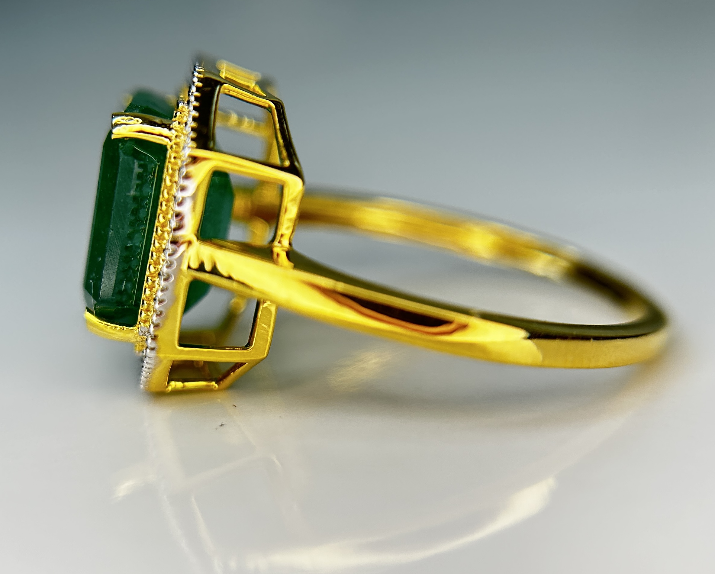 Beautiful Natural Emerald 3.99ct With Natural Diamonds & 18k Gold - Image 4 of 9