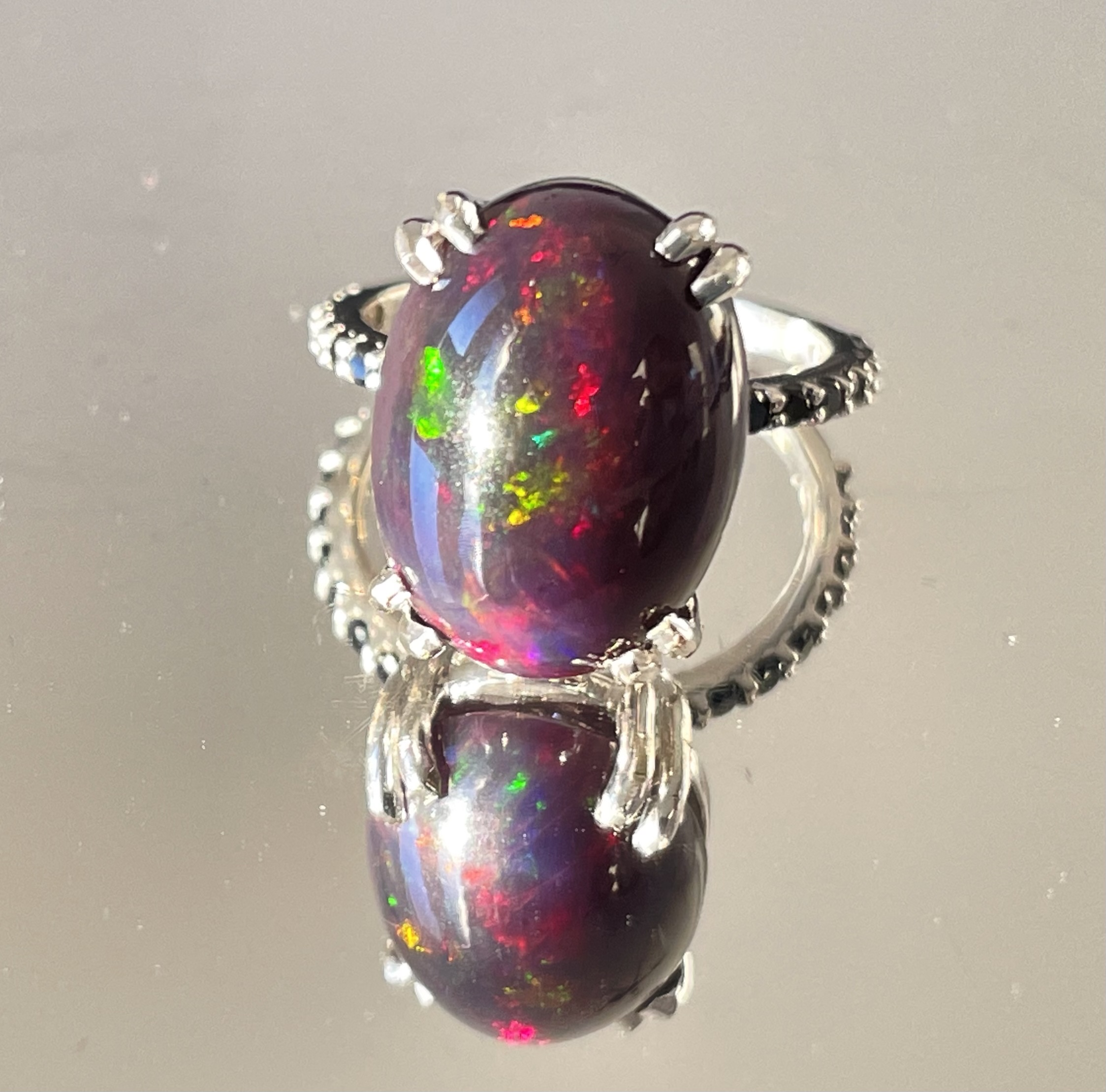 Beautiful 7.66CT Natural Black Opal Ring With Natural Black Diamond & 18k Gold - Image 6 of 9