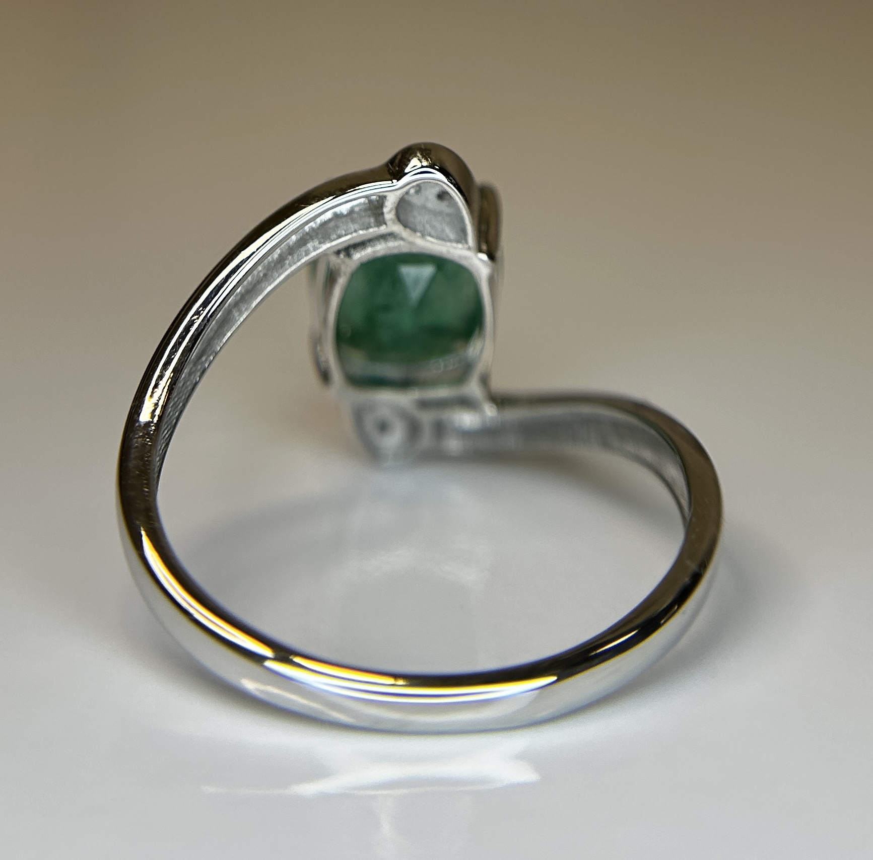 Beautiful Natural Emerald 2.19 Ct With Natural Diamonds & 18k Gold - Image 6 of 9