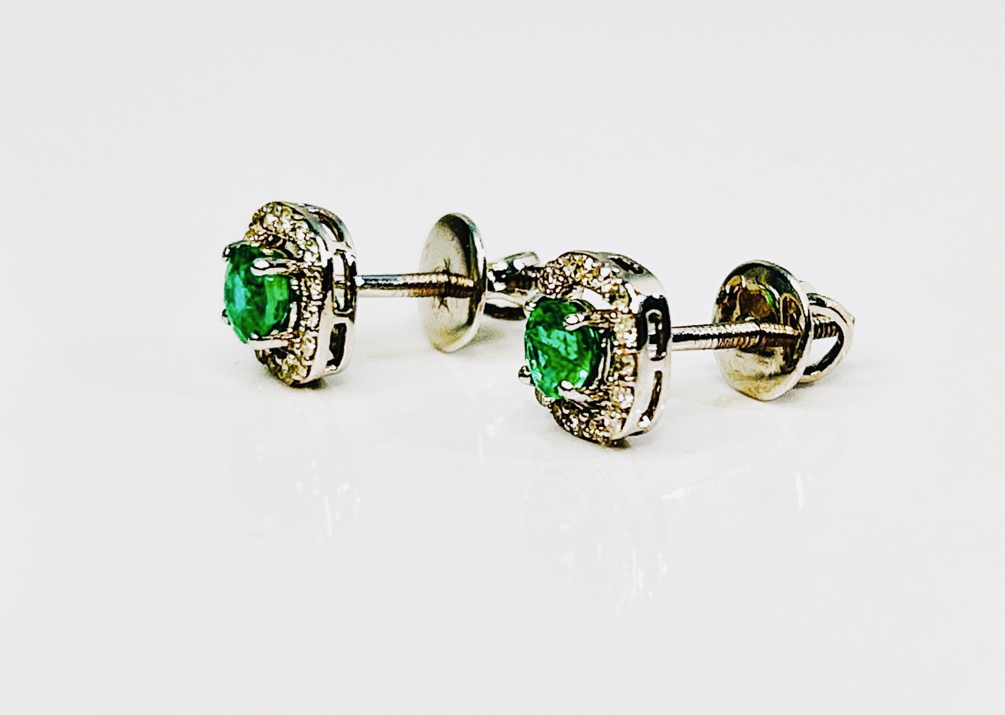 Beautiful Natural Emerald Halo Set Stud Earrings With Diamonds In Platinum 950 - Image 4 of 6
