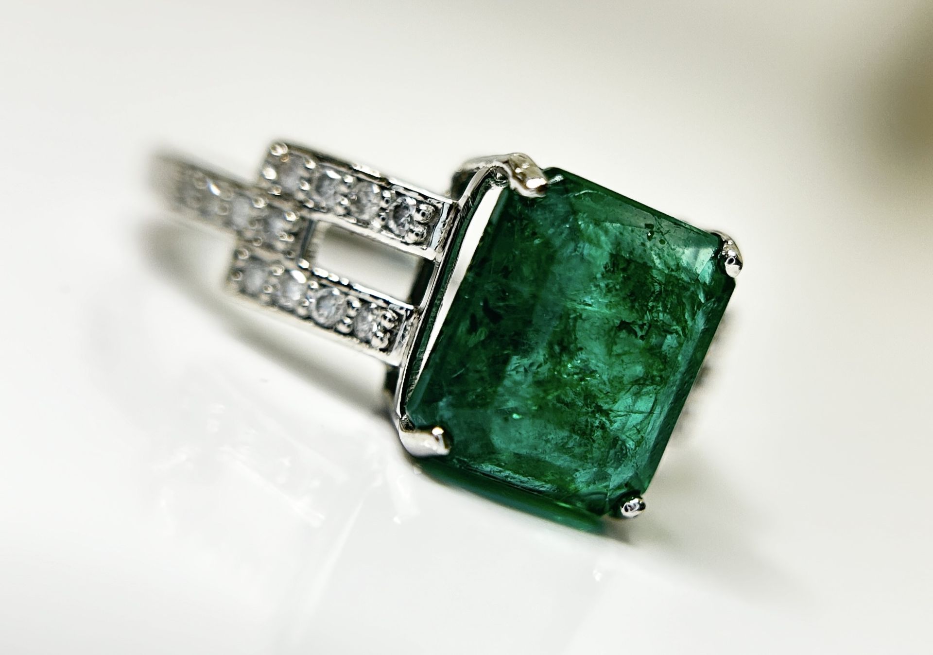 Beautiful Natural 2.64 CT Emerald Ring With Natural Diamonds & Platinum 950 - Image 8 of 9