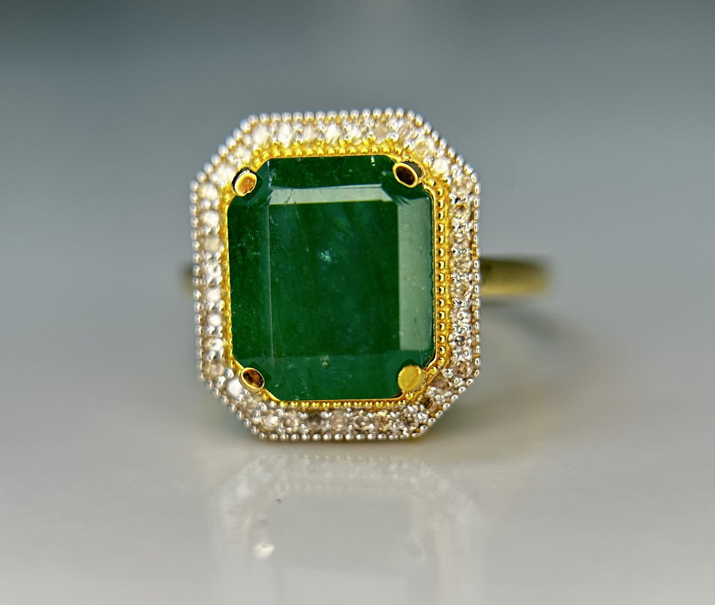 Beautiful Natural Emerald 3.99ct With Natural Diamonds & 18k Gold - Image 8 of 9