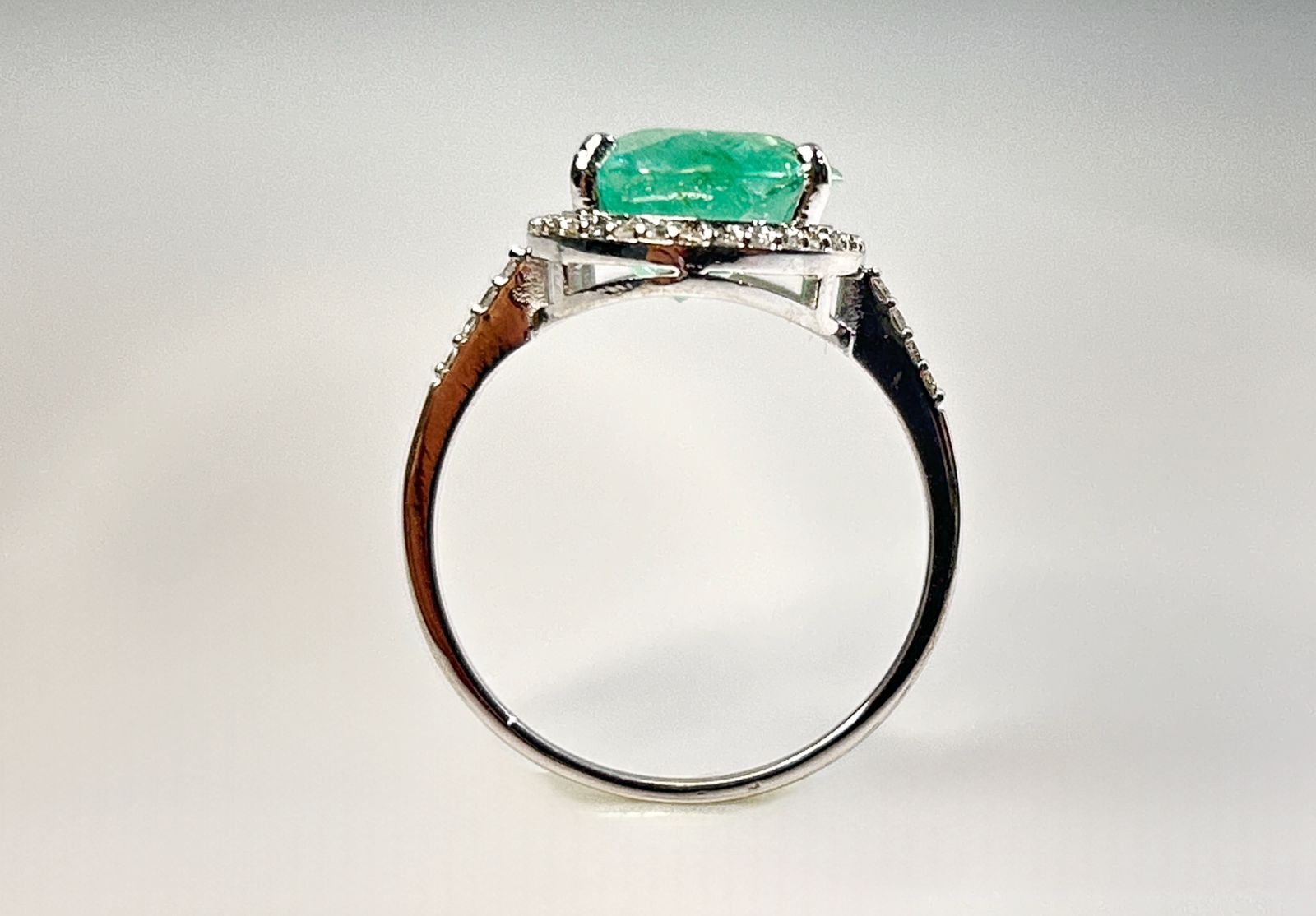 Beautiful 4.24CT Untreated Natural Columbian Emerald Ring ,Diamonds & 18k Gold - Image 5 of 6