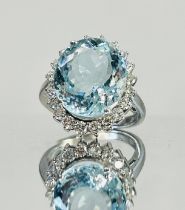 Beautiful Natural Flawless 7.30 CT Aquamarine Ring With Diamonds and 18k Gold