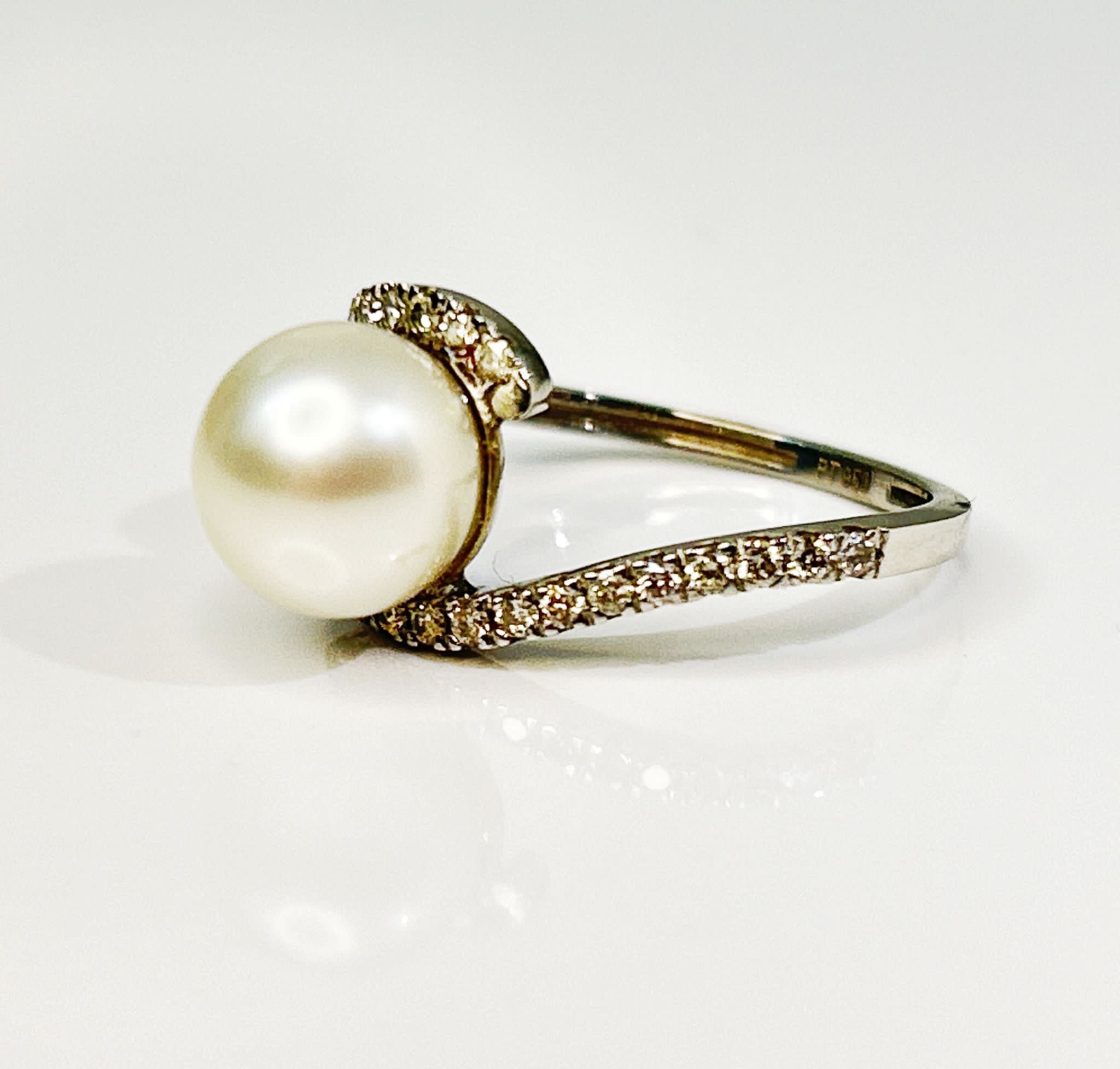 Beautiful 5.12 CT South Sea Pearl With Diamonds & Platinum Ring - Image 3 of 6