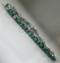 Beautiful 11.10 CTS Natural Emerald Bracelet With Natural Diamonds&18k Gold