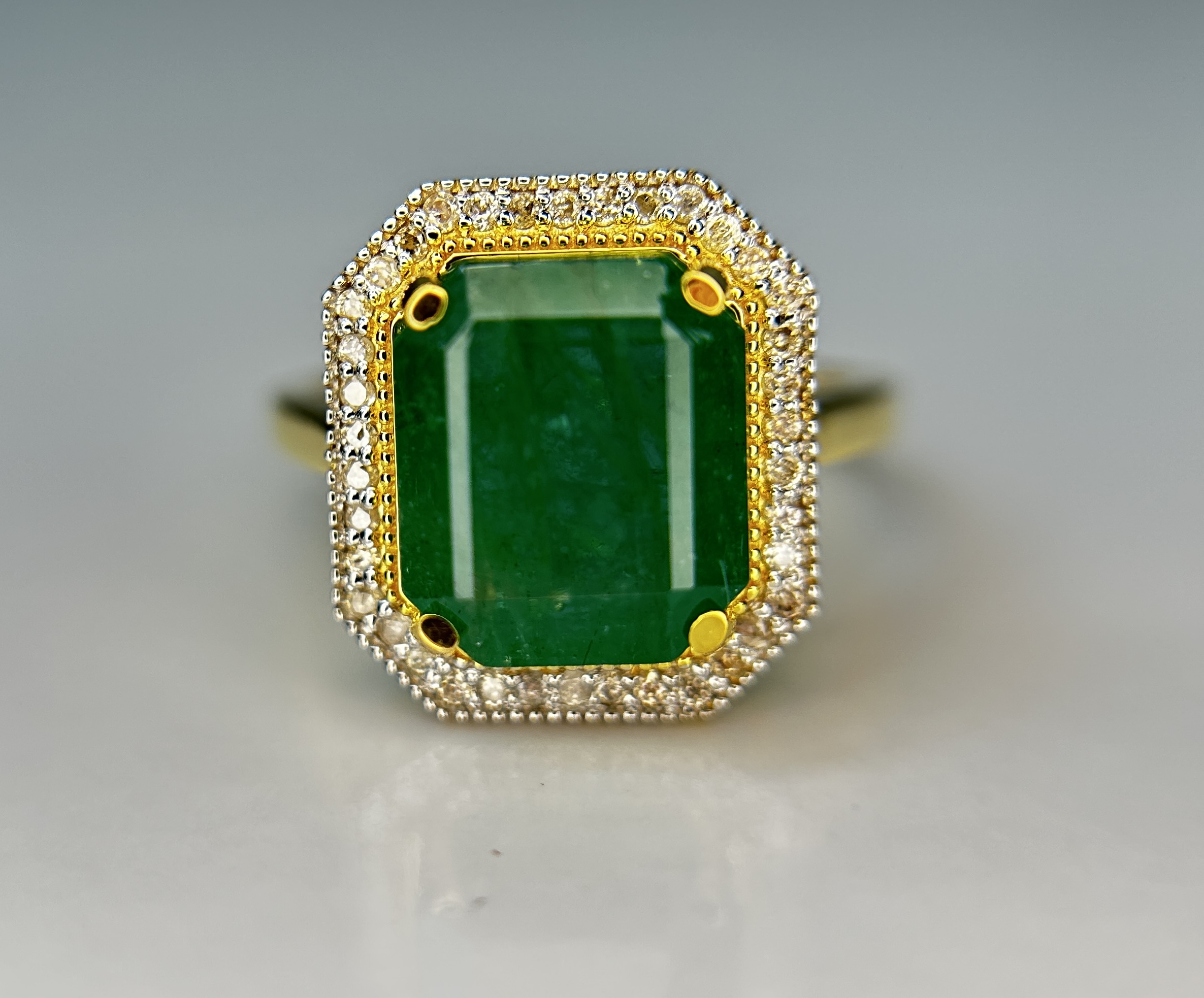 Beautiful Natural Emerald 3.99ct With Natural Diamonds & 18k Gold - Image 2 of 9