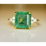 Beautiful Natural Emerald 3.25 CT With Natural Diamonds & 18k Gold