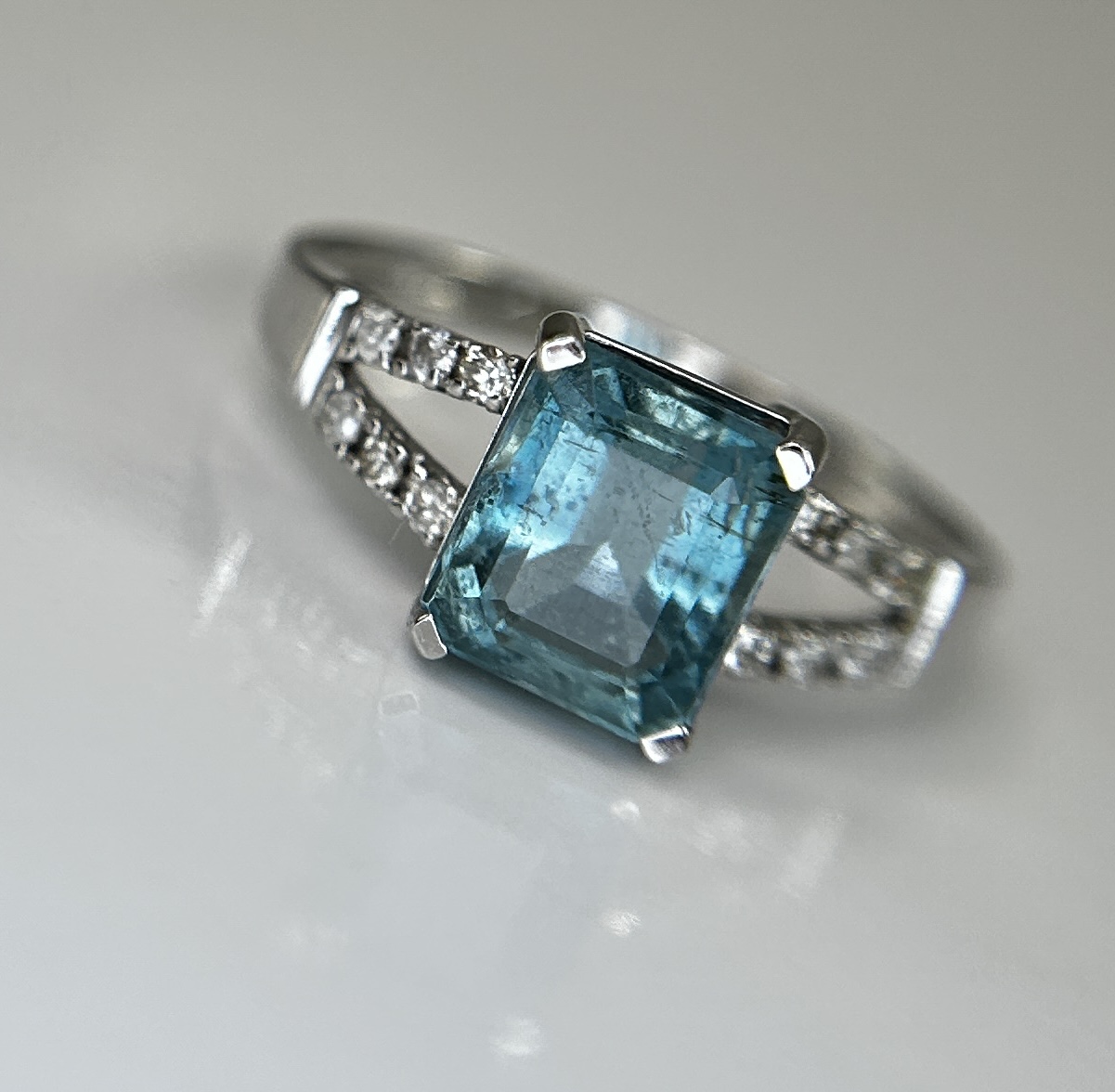 Beautiful Natural Rare Blue Emerald 2.39 CT With Natural Diamonds & 18k Gold - Image 10 of 11