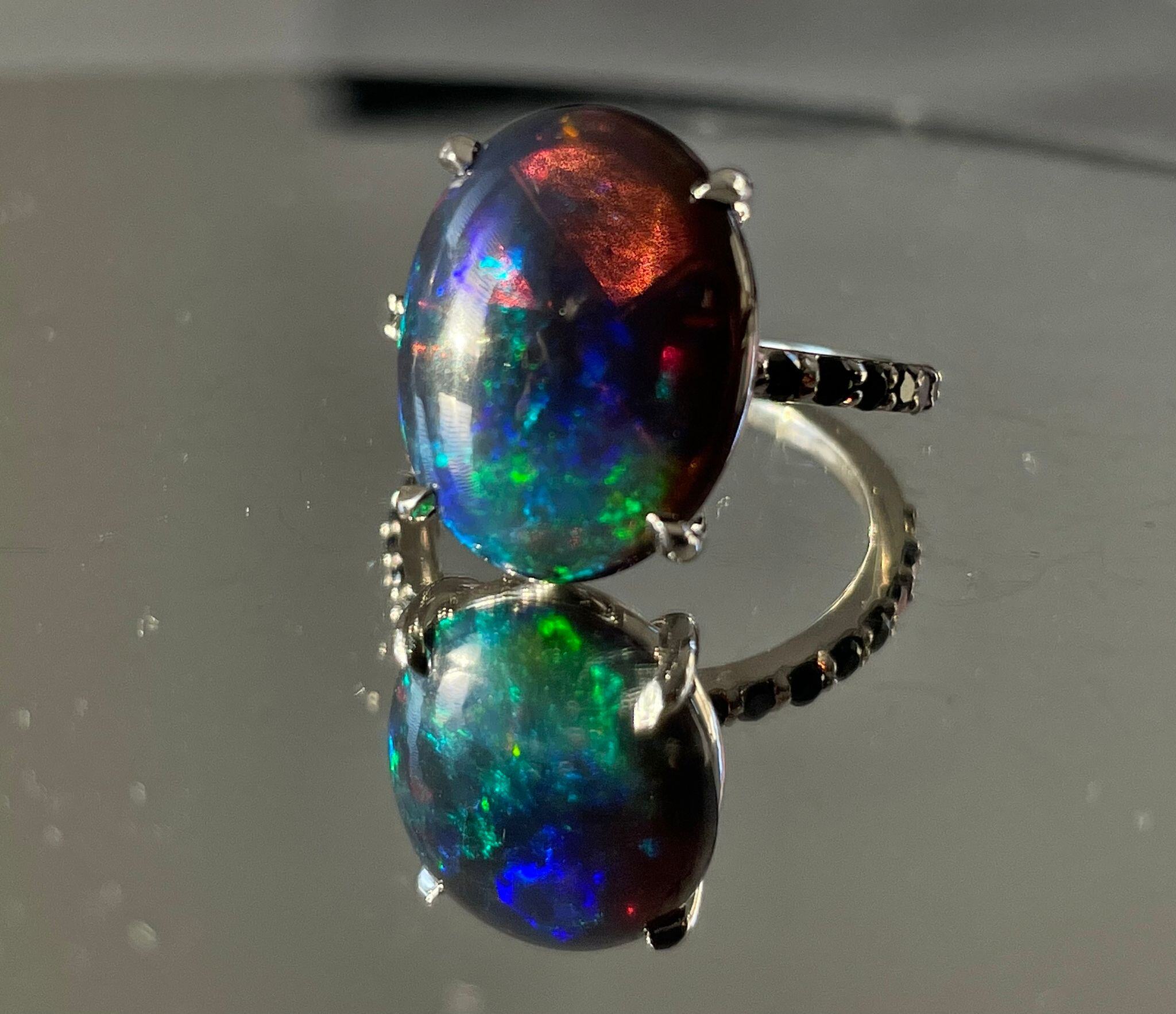 Beautiful 5.22 CT Natural Black Opal Ring With Natural Black Diamond & 18k Gold - Image 5 of 9