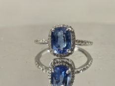 Beautiful 2.65 CT Natural Ceylon Cornflour Blue Sapphire Diamonds & 18k Gold