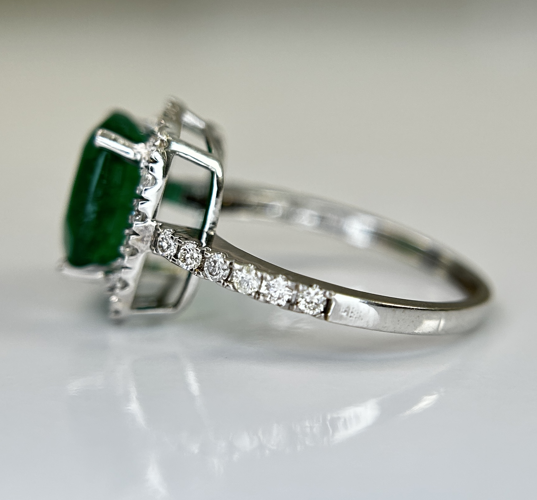 Beautiful Natural 2.81ct Emerald With Natural Diamonds & 18k Gold - Image 7 of 12