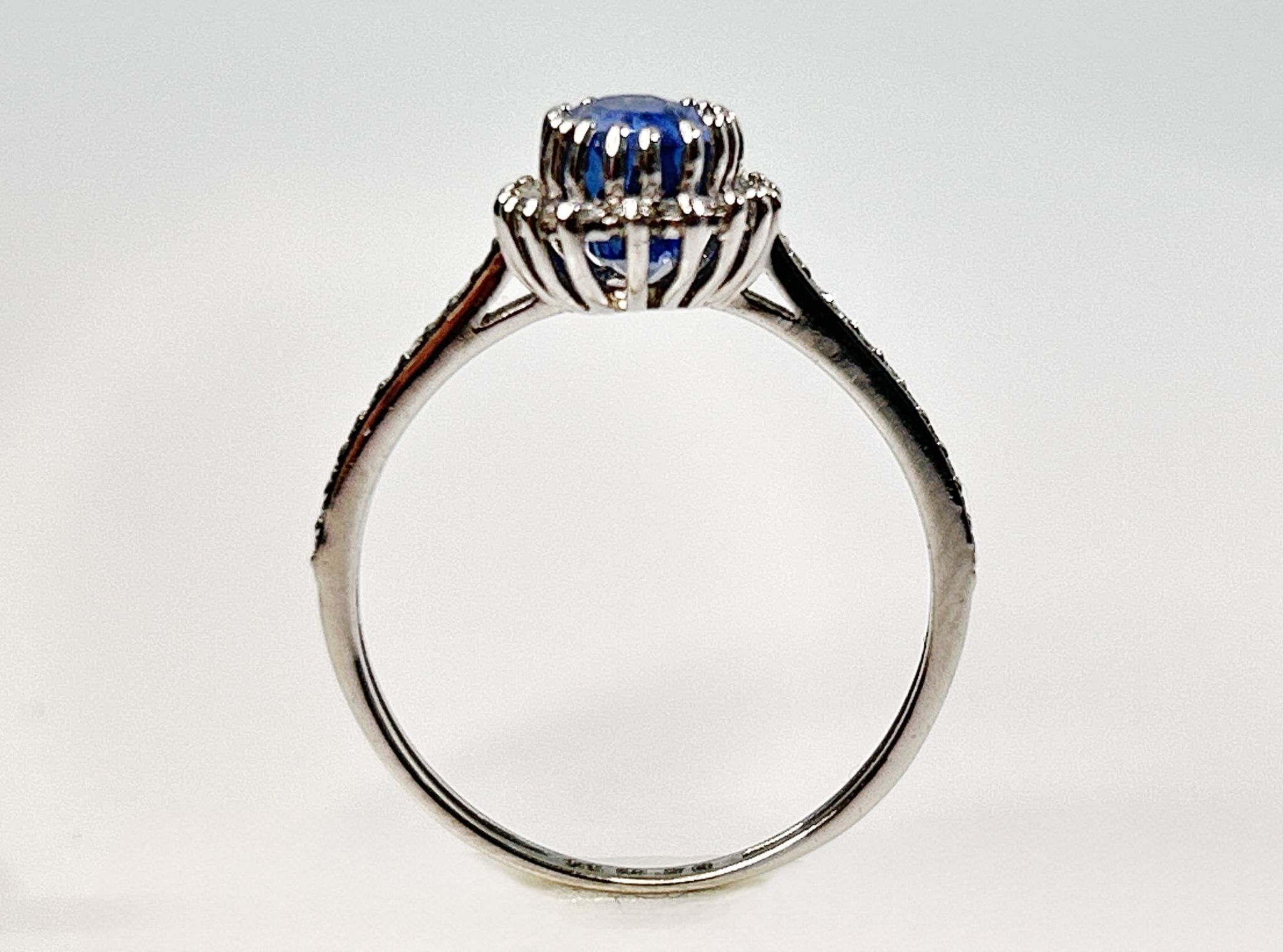 Beautiful 2.24 CT Unheated Burma Blue Sapphire Diamonds & Platinum - Image 5 of 6