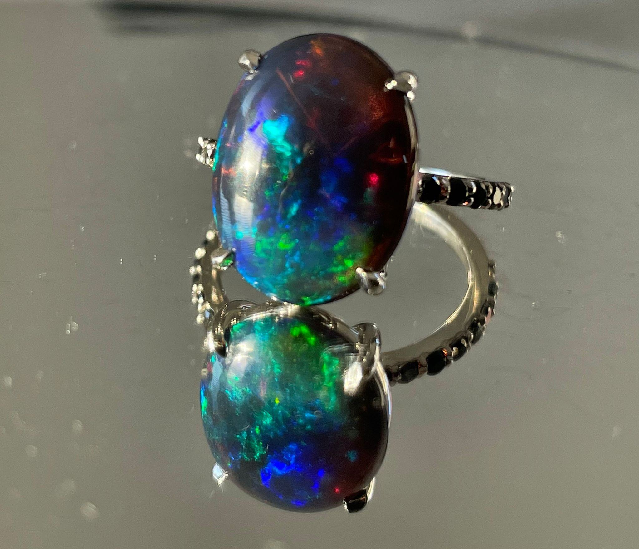 Beautiful 5.22 CT Natural Black Opal Ring With Natural Black Diamond & 18k Gold - Image 4 of 9
