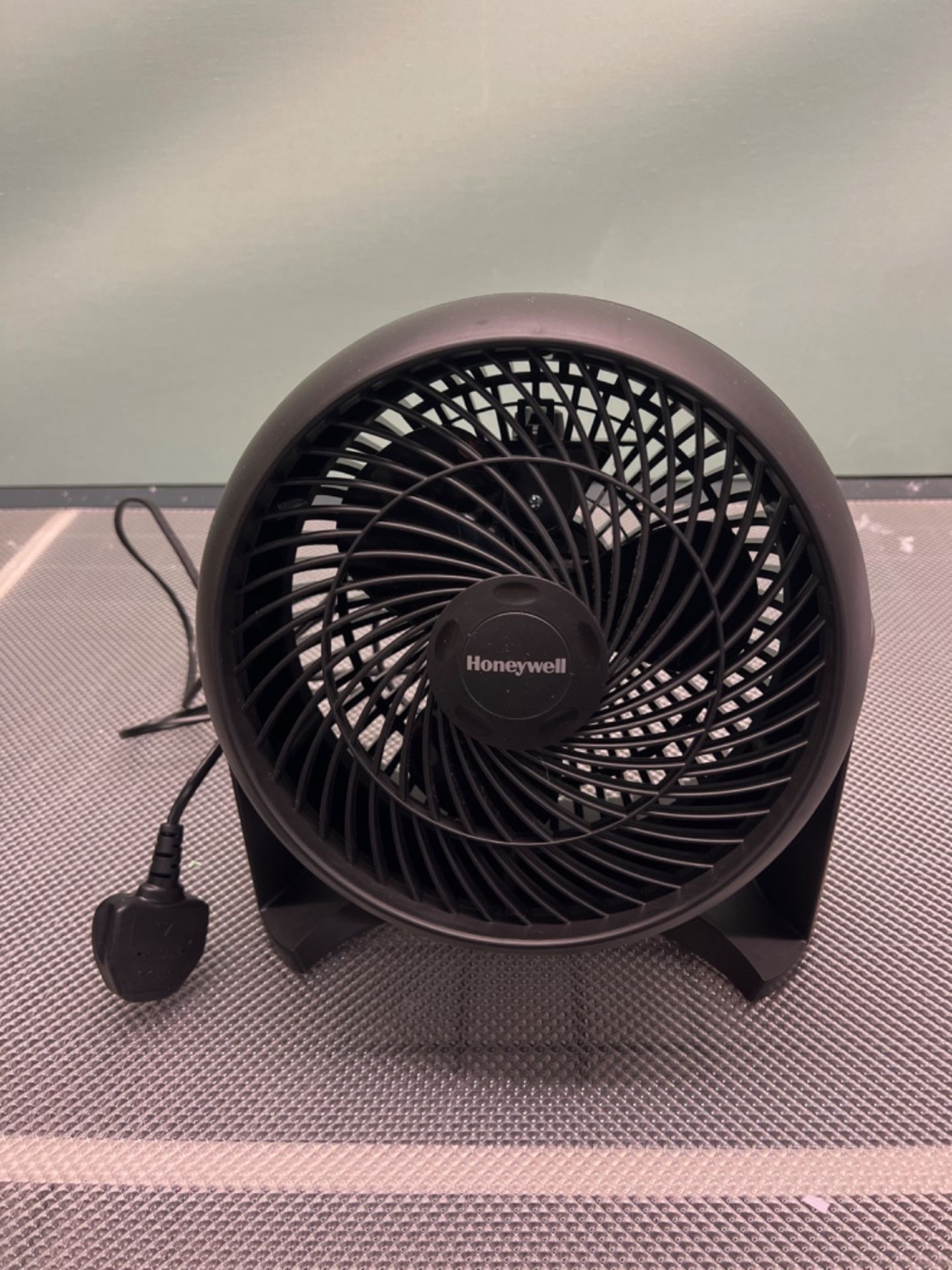 Honeywell Turboforce Power Fan (Quiet Operation Cooling, 90° Variable Tilt, 3 Speed Settings,... - Image 3 of 3