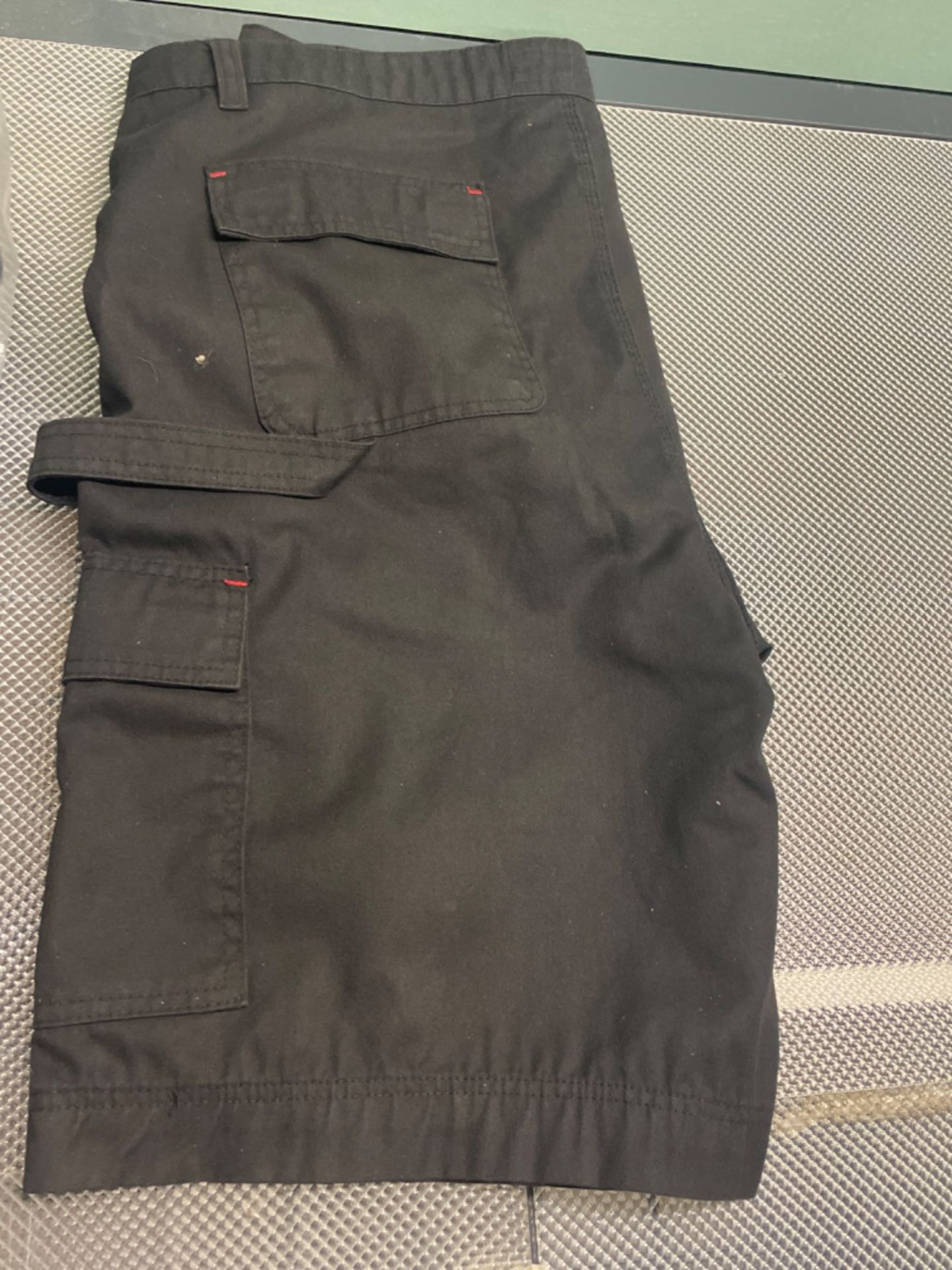 Lee Cooper Classic Multi Pocket Cargo Heavy Duty Easy Care Workwear Shorts, Black, 40W - Image 3 of 3