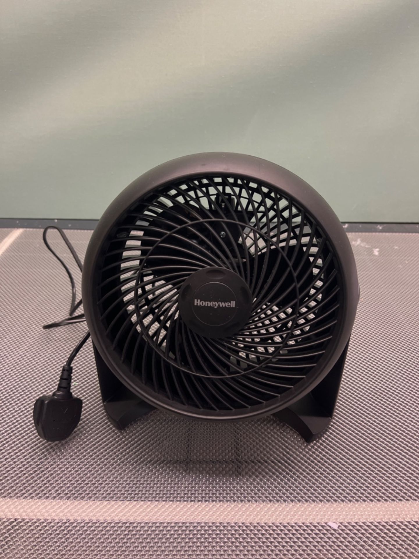 Honeywell Turboforce Power Fan (Quiet Operation Cooling, 90° Variable Tilt, 3 Speed Settings,... - Image 2 of 3