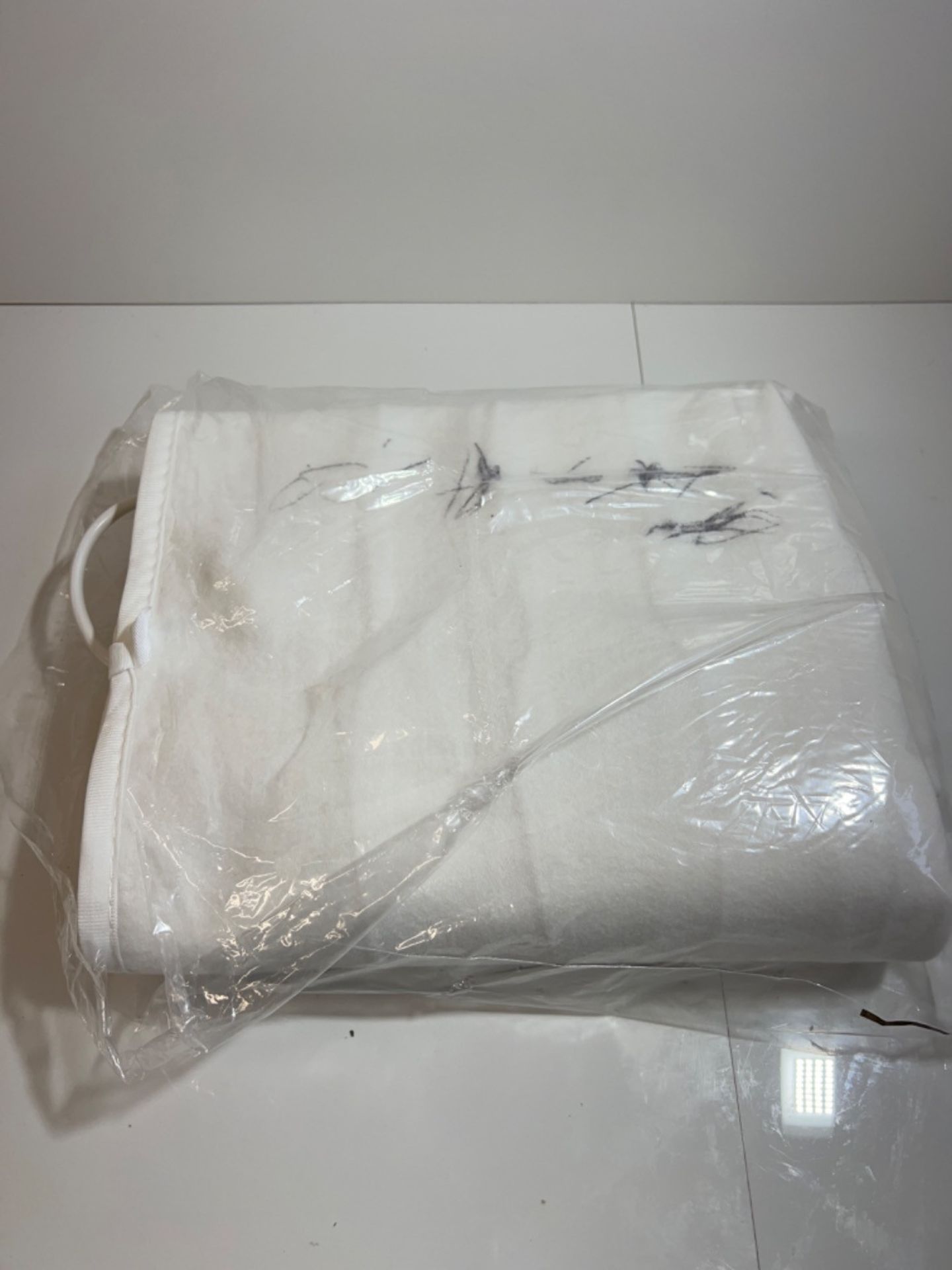 Cozytek Single Polyester Electric Blanket Size Single Control Underblanket 3 Heat Settings White - Image 2 of 3