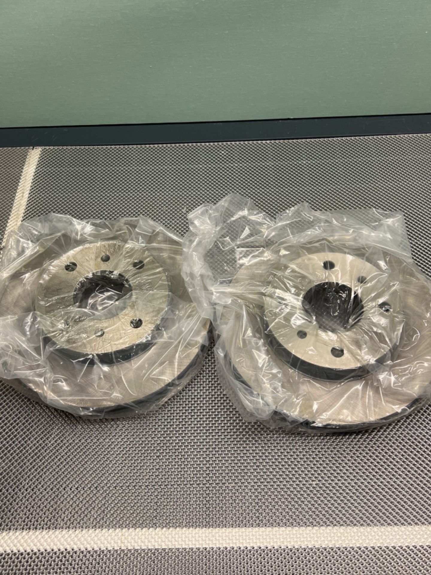 Blue Print ADN14341 Brake Disc Set (2 Brake Disc) Front, Internally Ventilated, No. of Holes 4 - Image 3 of 3