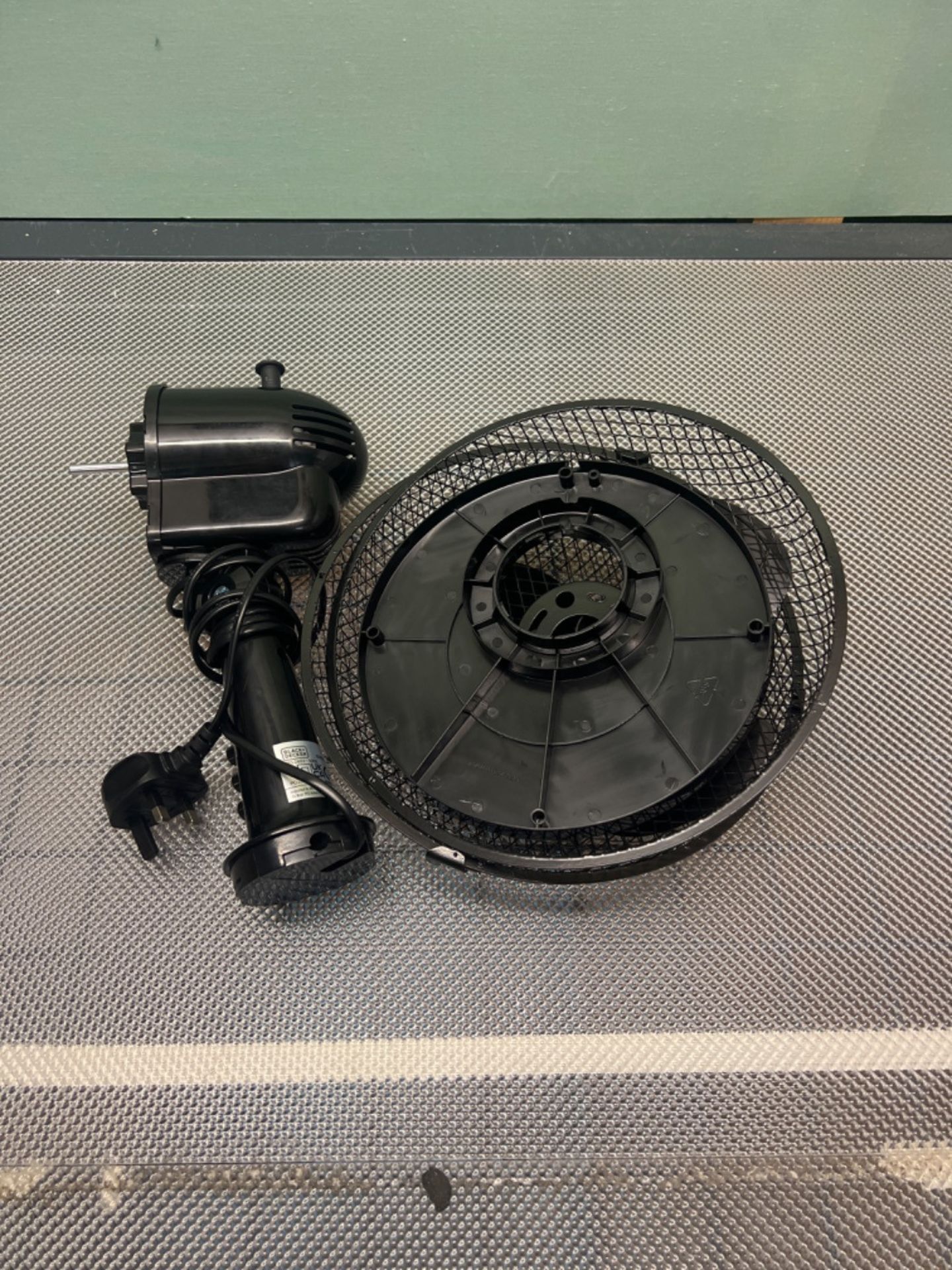 Black+Decker BXFD52003GB Desk Fan With 2 Speeds, Rotary Oscillation, 9 Inch, 20W, Black - Image 2 of 3