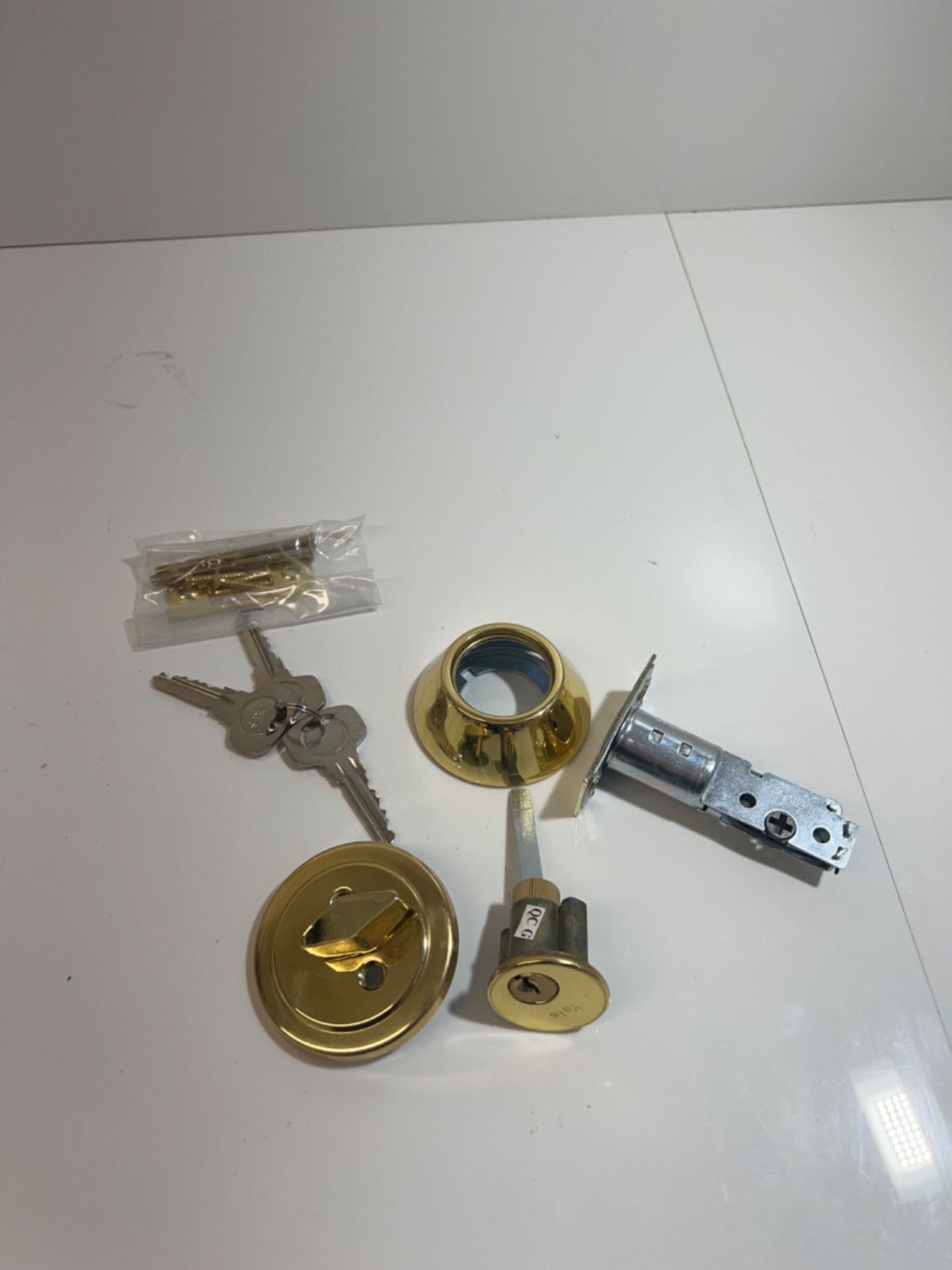 Yale P-5211 Security Deadbolt, Brass Finish, Standard Security, Visi Packed - Image 3 of 3