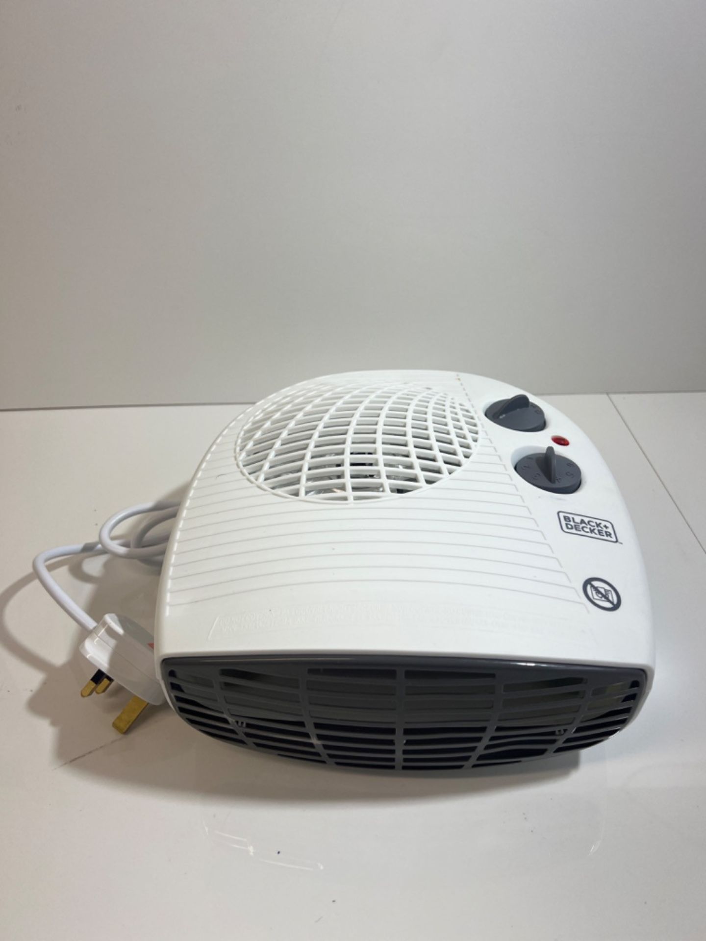 Black+Decker BXSH37005GB Fan Heater, 2 Heat Settings, 1 Fan Setting, Adjustable Thermostat, 2Kw,... - Image 2 of 3