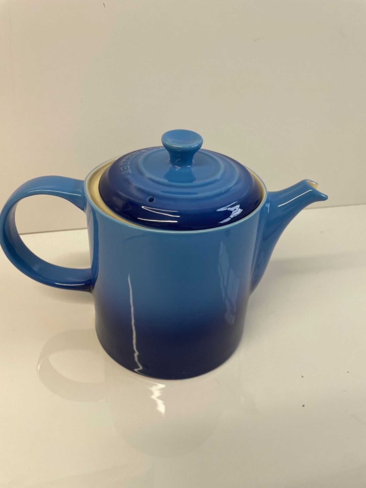 Le Creuset Grand Teapot, Stoneware, 1.3 Litres, Serves 4 Cups, Azure, 80703132200003 - Image 2 of 3