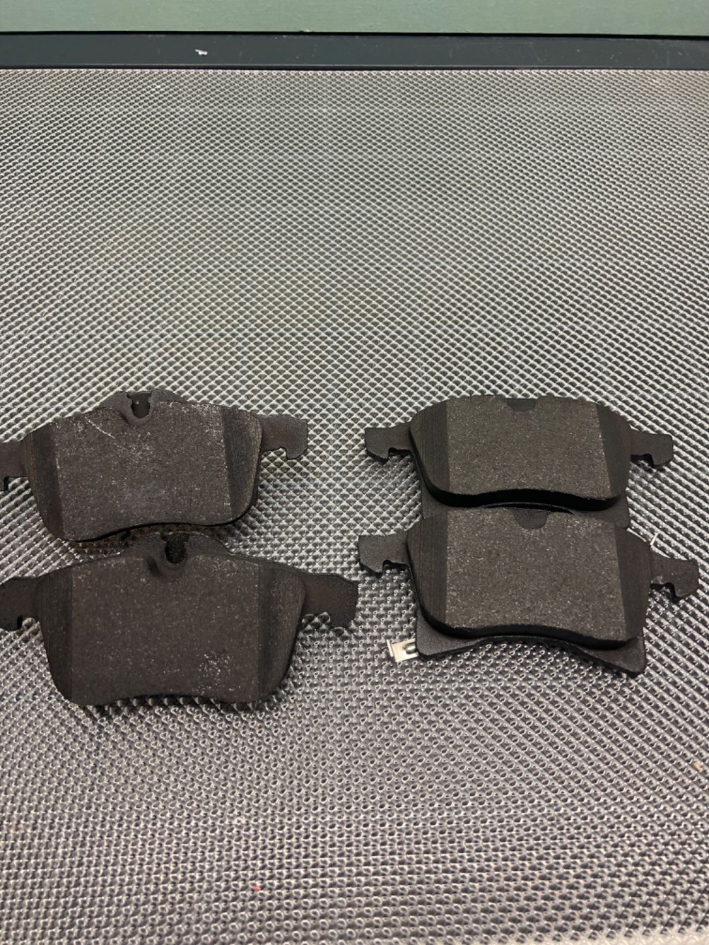 Bosch BP420 Brake Pads - Front Axle - ECE-R90 Certified - 1 Set of 4 Pads - Image 2 of 3