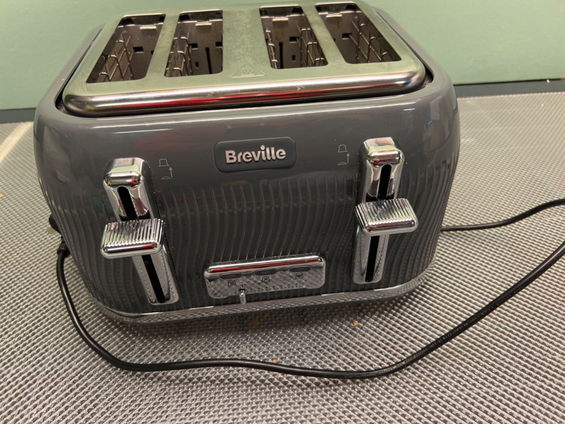 Breville Flow 4-Slice Toaster With High-Lift & Wide Slots | Grey | VTT892 - Image 2 of 3