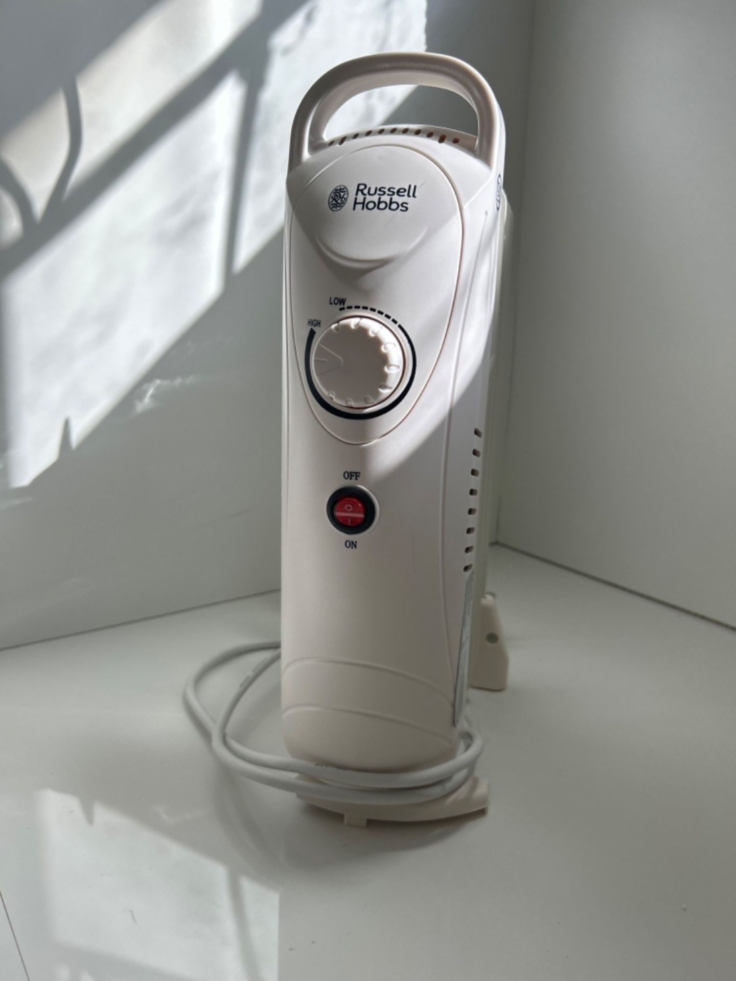 Russell Hobbs 650W Oil Filled Radiator, 5 Fin Portable Electric Heater - White, Adjustable Thermo... - Image 3 of 3