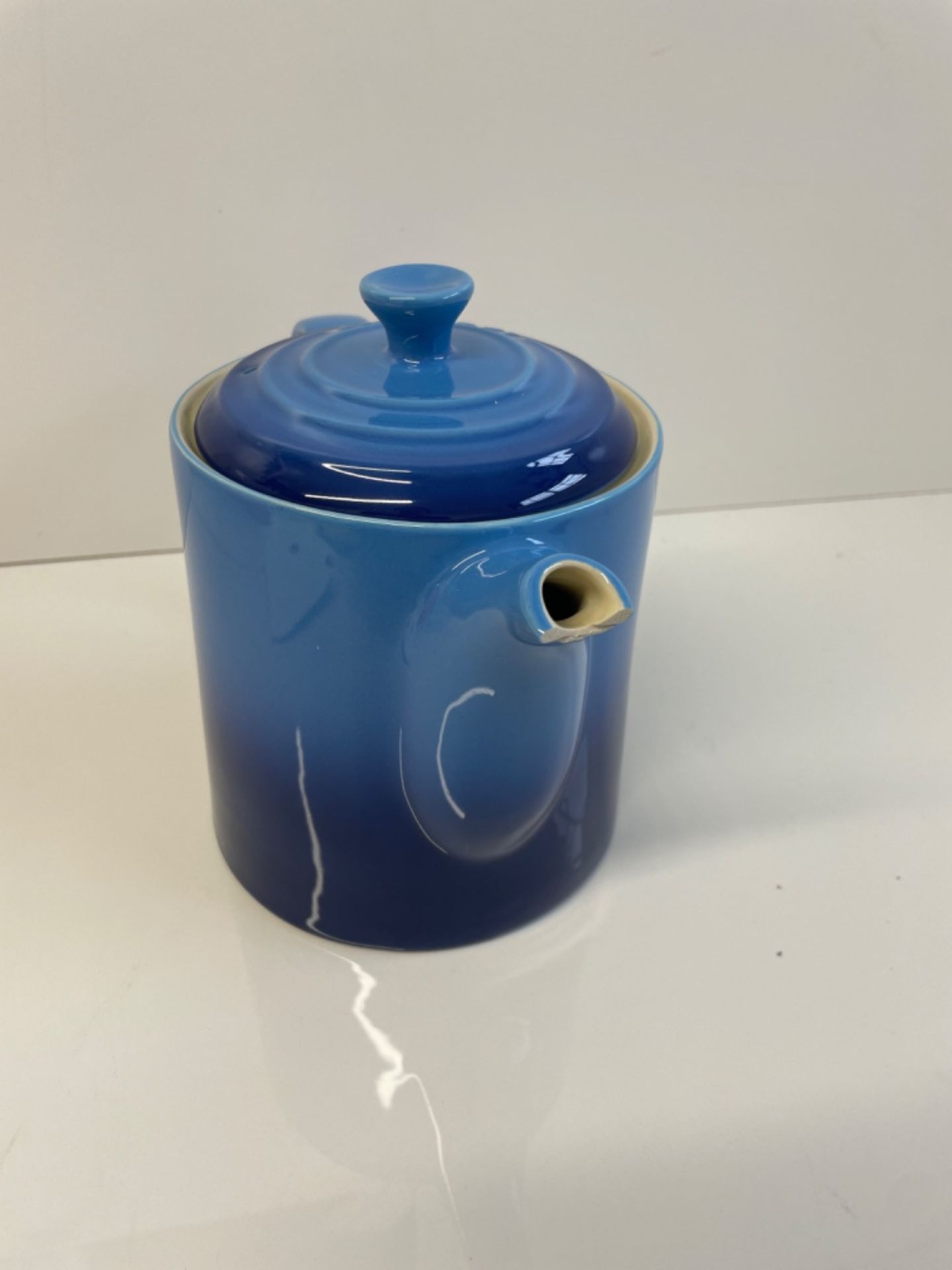 Le Creuset Grand Teapot, Stoneware, 1.3 Litres, Serves 4 Cups, Azure, 80703132200003 - Image 3 of 3