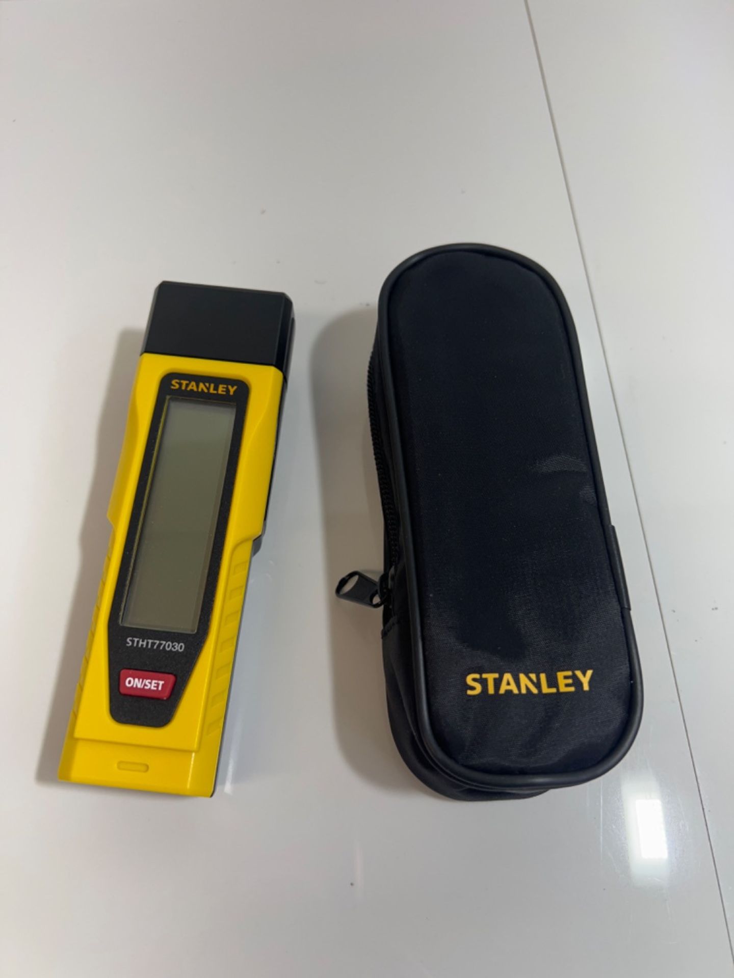 Stanley Moisture Meter With Two Detection Pins and LCD Screen Includes 4 X AAA Batteries 0-77-030 - Image 3 of 3