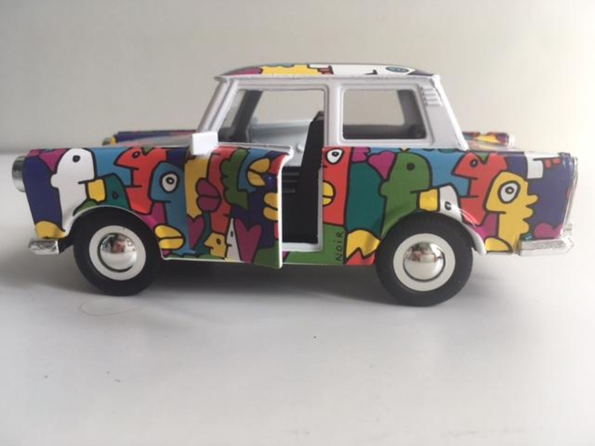 Thierry Noir (b.1958) Pair of ‘HEADS’ Berlin Trabant cars in Colours BY THIERRY NOIR, 1994, Sold... - Image 15 of 33