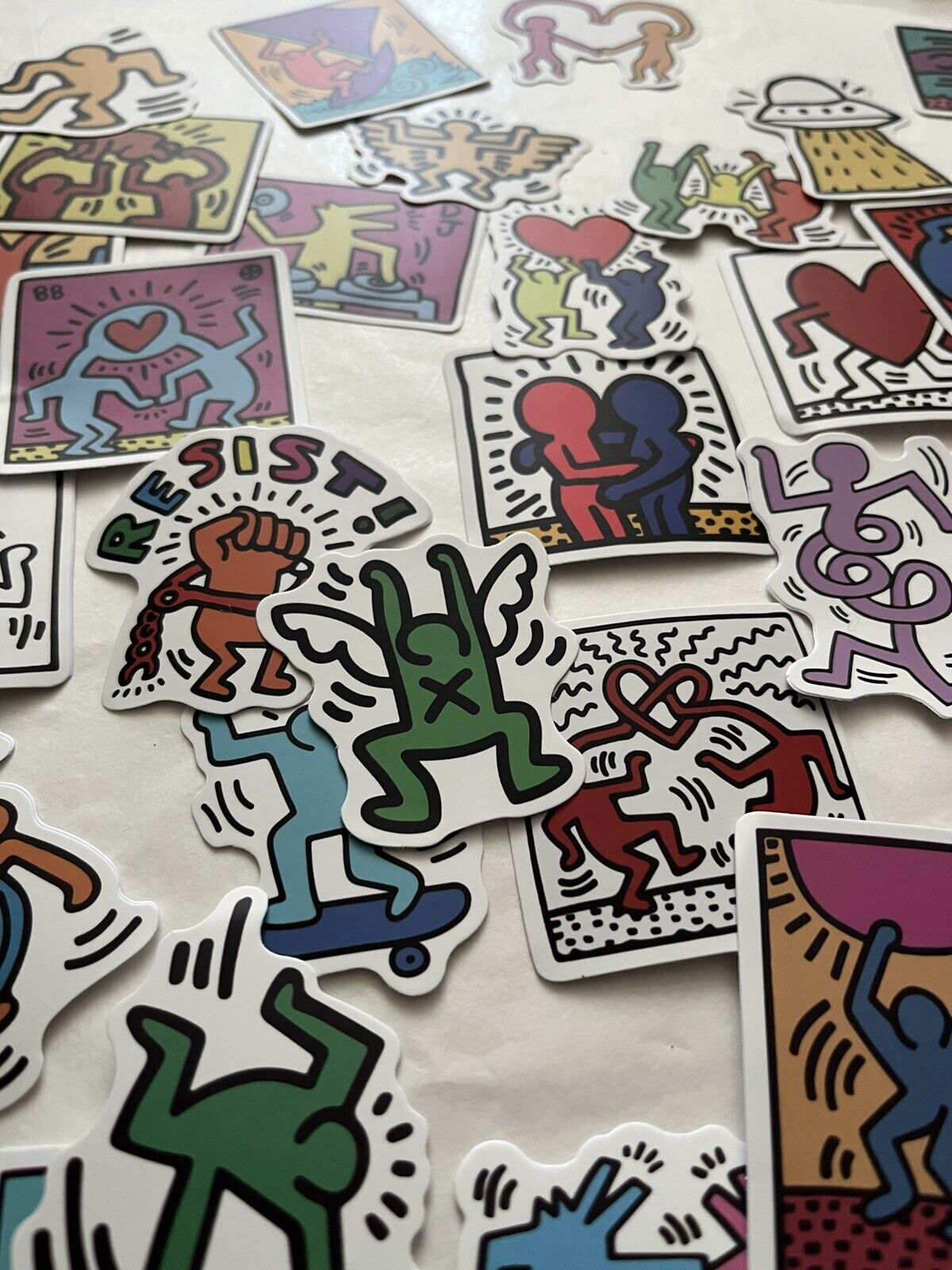 Keith Harin (1958-1990) 50 Piece Sticker Set, AV Size 5 x 5 cm Inc Family Hug, Disco Dino, 2020 - Image 8 of 8