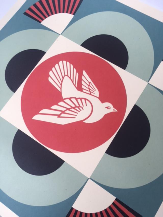 Shepard Fairey (b 1970) ‘Geometric Dove’, 3 Hand Signed Lithographs, 60 x 60 cm, 2020 - Bild 7 aus 18