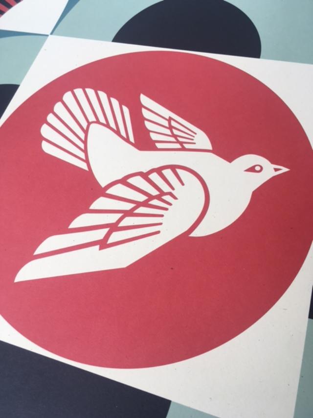 Shepard Fairey (b 1970) ‘Geometric Dove’, 3 Hand Signed Lithographs, 60 x 60 cm, 2020 - Bild 9 aus 18