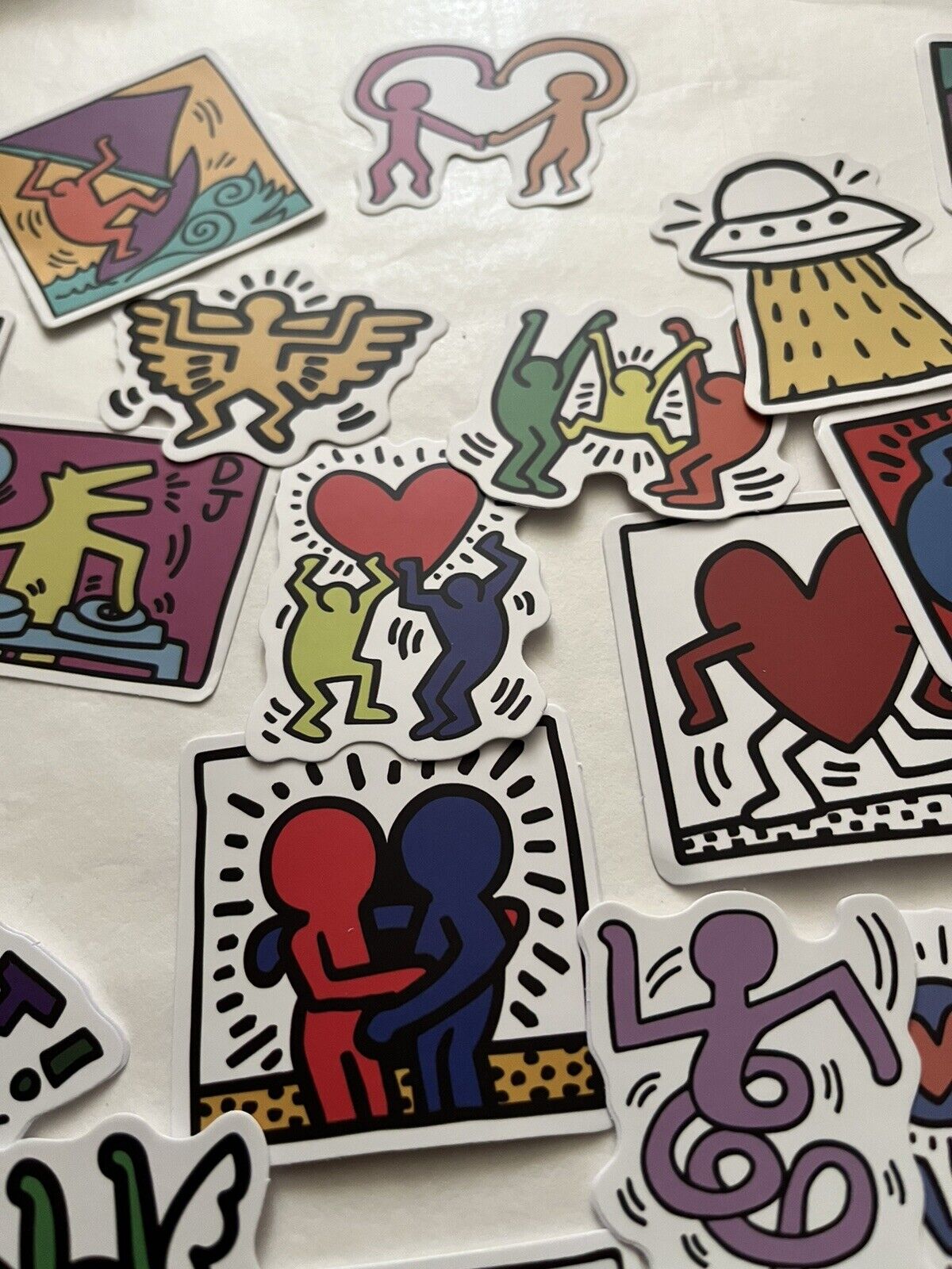 Keith Harin (1958-1990) 50 Piece Sticker Set, AV Size 5 x 5 cm Inc Family Hug, Disco Dino, 2020 - Image 5 of 8